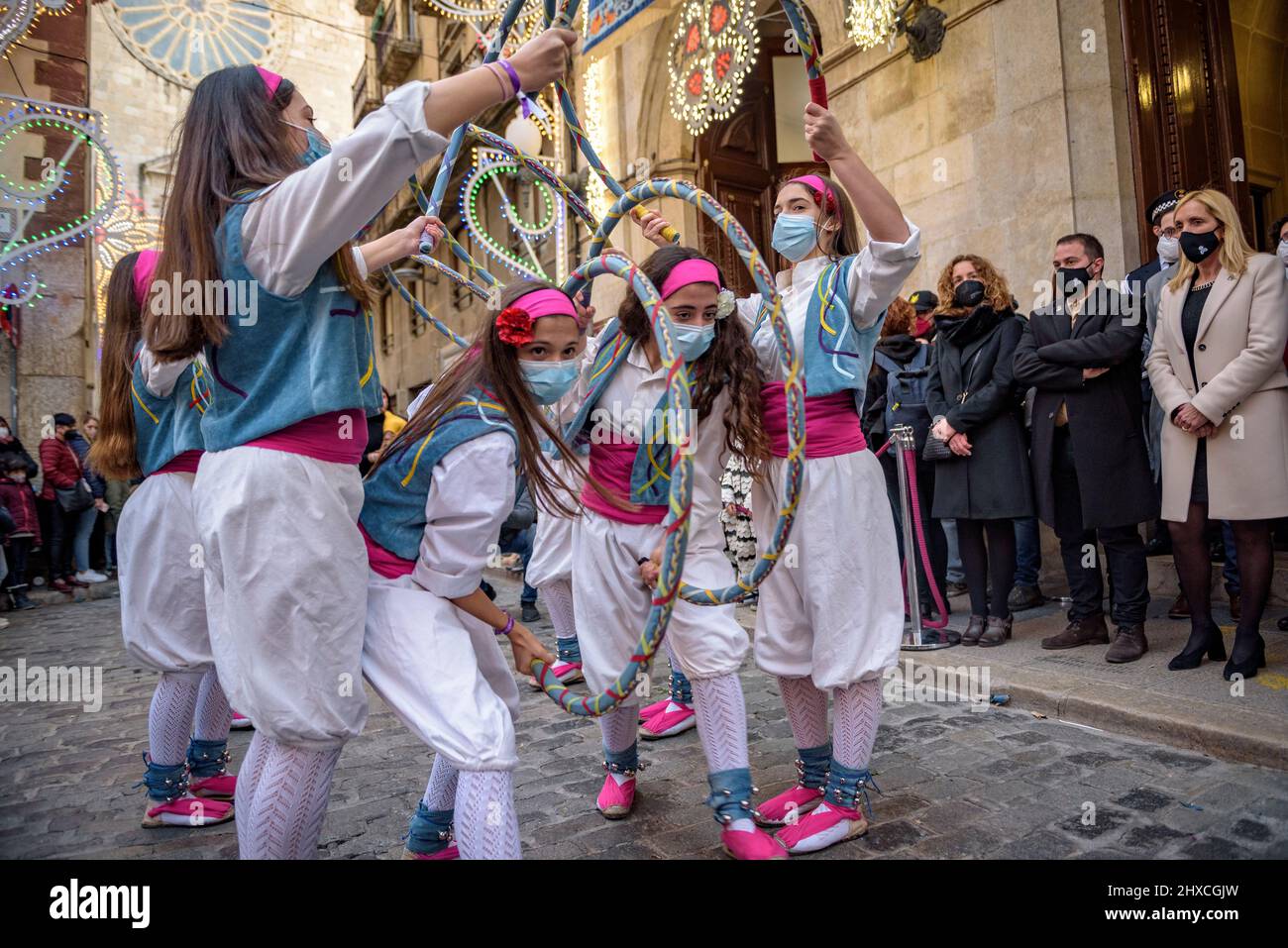 The Valls Cercolets dance in the Procession of the 2022 (2021+1) Valls