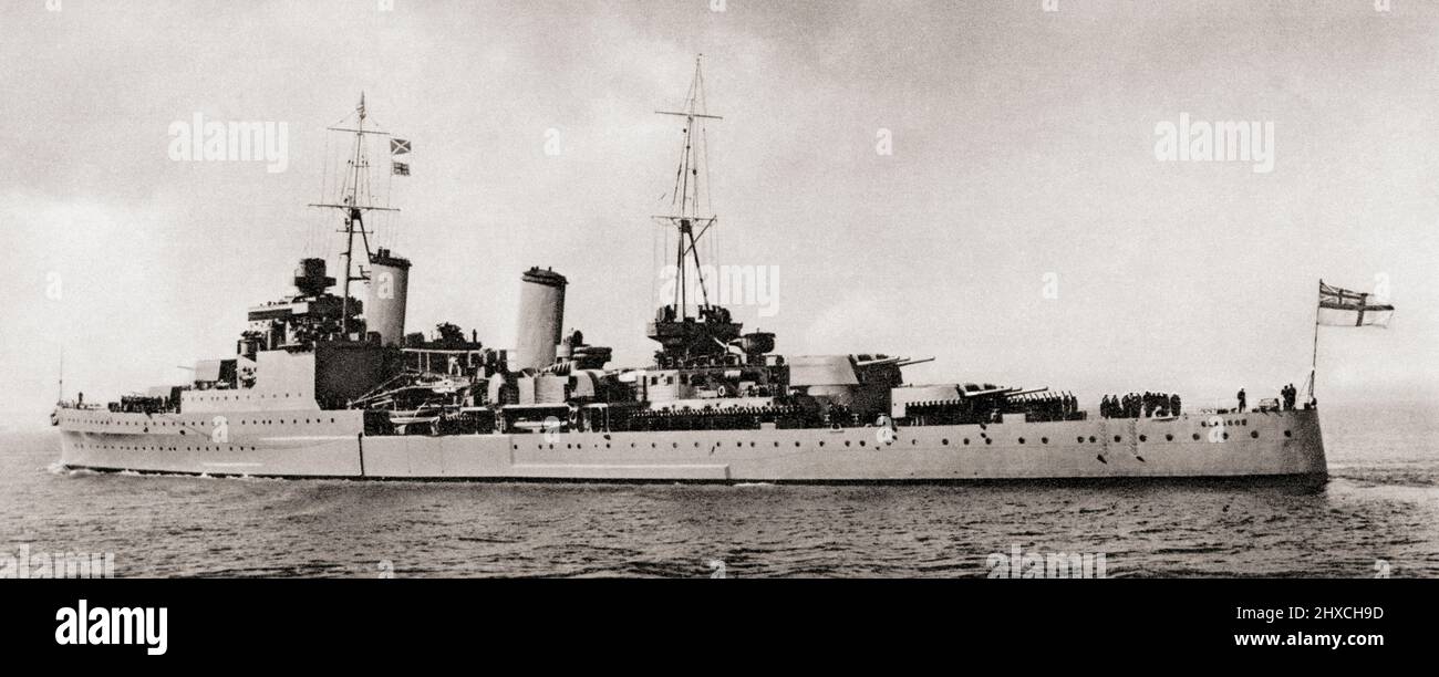 A stern view of the HMS Glasgow with the crew manning ship, she was the seventh 'Glasgow', a Southampton-class light cruiser, a sub-class of the Town class.  British Warships, published 1940 Stock Photo
