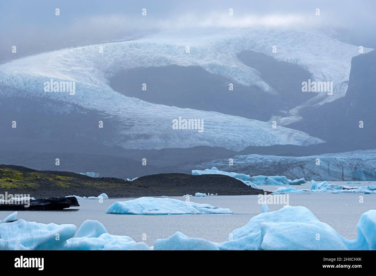 Icebergs floating in glacial lake Fjallsarlon, Fjallsjokull Glacier, Vatnajokull National Park, Iceland Stock Photo