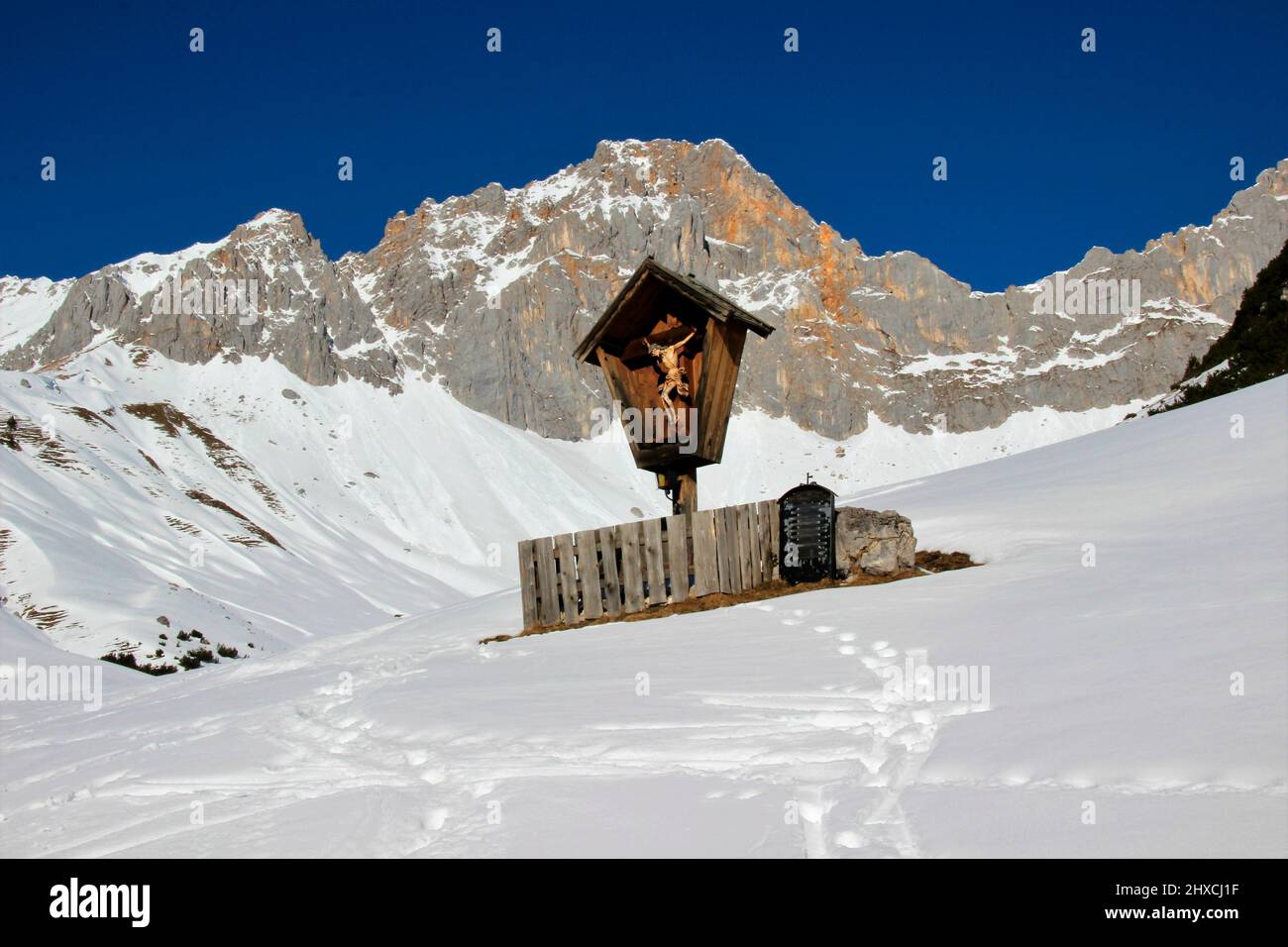 Winter hike to the Wang Alm in the Gaistal, mountain cross in the Austrian Wetterstein Mountains, Austria, Tyrol, vacation, winter, dream weather Stock Photo