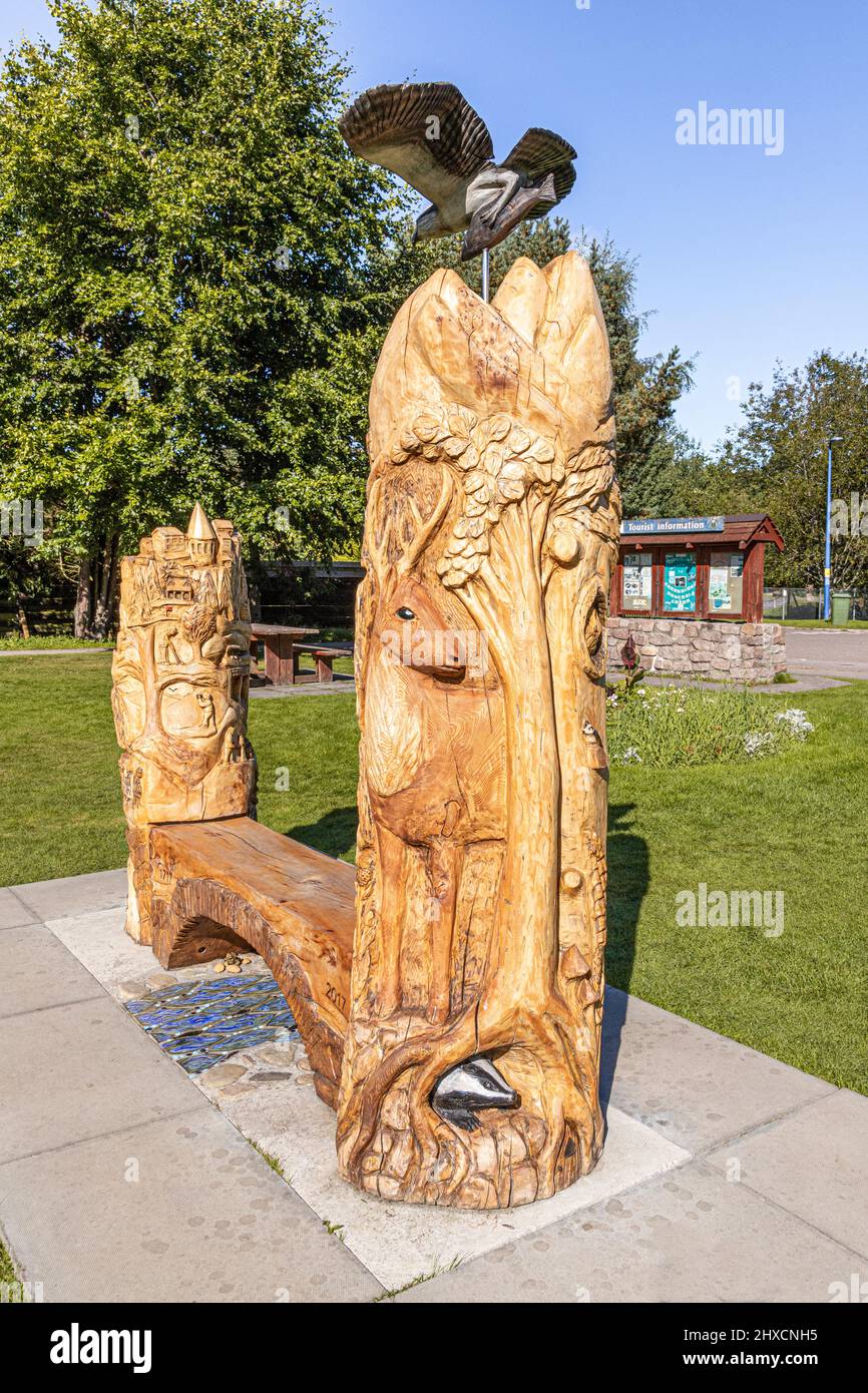 A carving by Alice & Jeff Buttress celebrating the 300th anniversary of the packhorse bridge in the village of Carrbridge, Highland, Scotland UK. Stock Photo