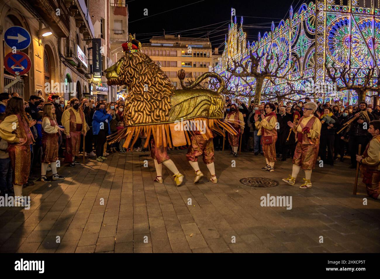 The Valls Lion in the Procession of the 2022 (2021+1) Valls Decennial Festival, in honor of the Virgin of the Candlemas in Valls (Tarragona, Spain) Stock Photo
