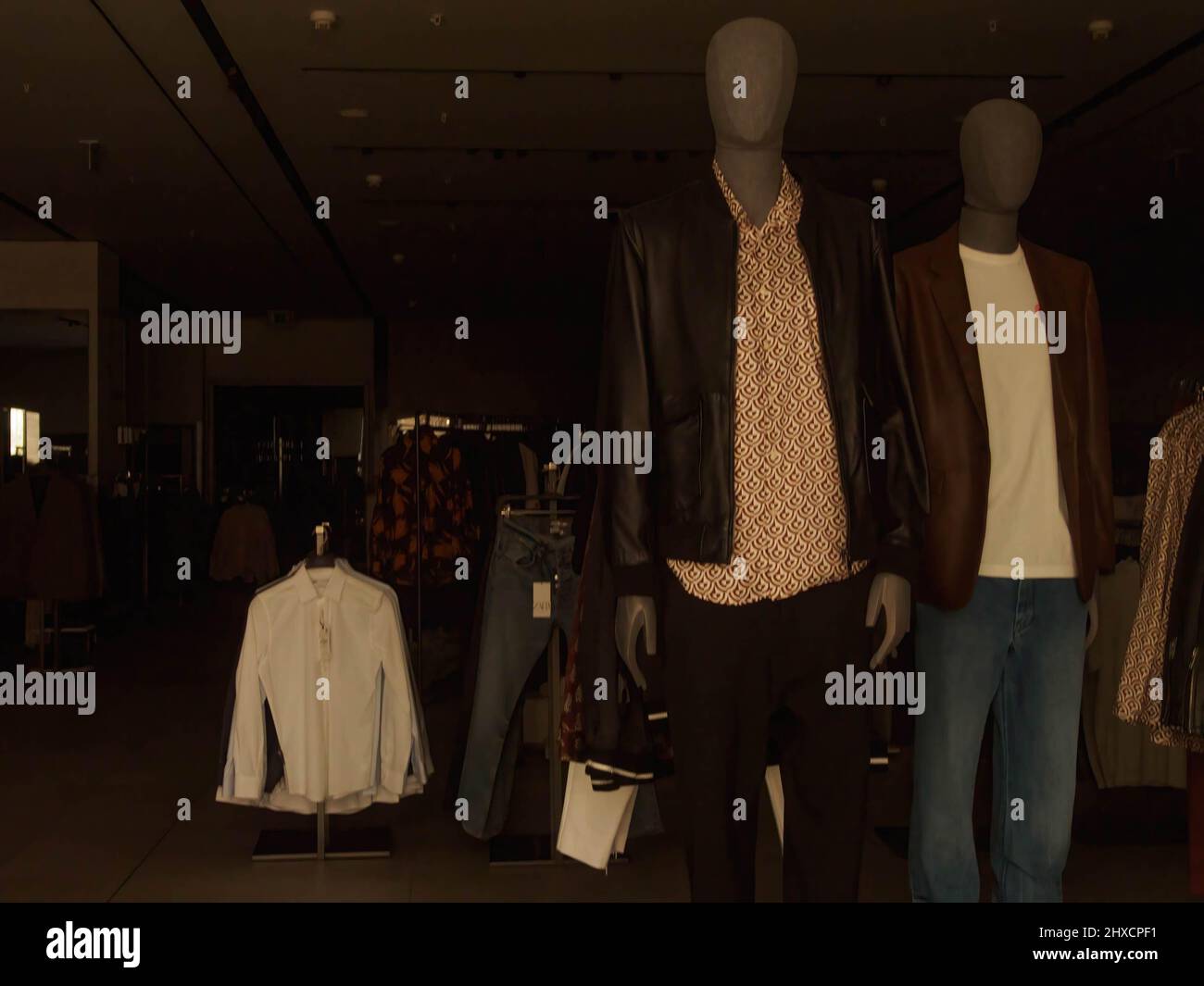 Zara shopping hi-res stock photography and images - Page 19 - Alamy