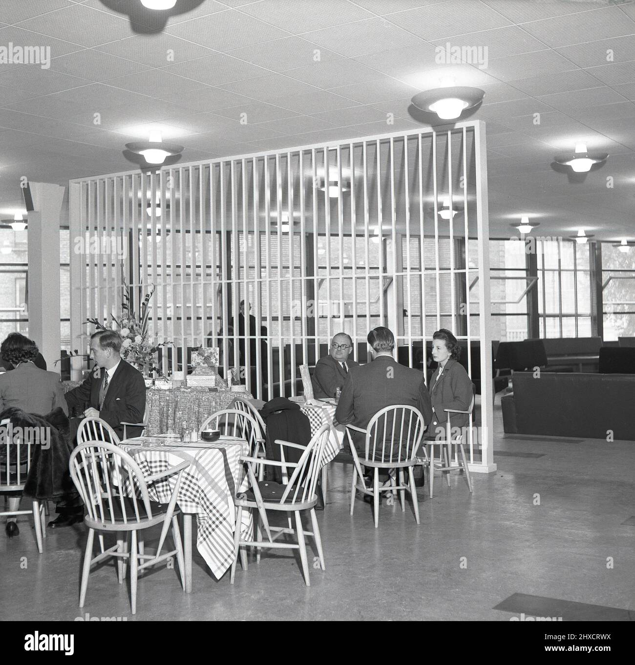 1957, historical, people sitting in an open cafe or refreshment area inside the new West London Air Terminal, Kensington, London, England, UK. The London terminal was a check-in facility for passengers travelling on British European Airways (BEA) flights from Heathrow Aiport and once checked in they would been taken to Heathrow by coach. Stock Photo