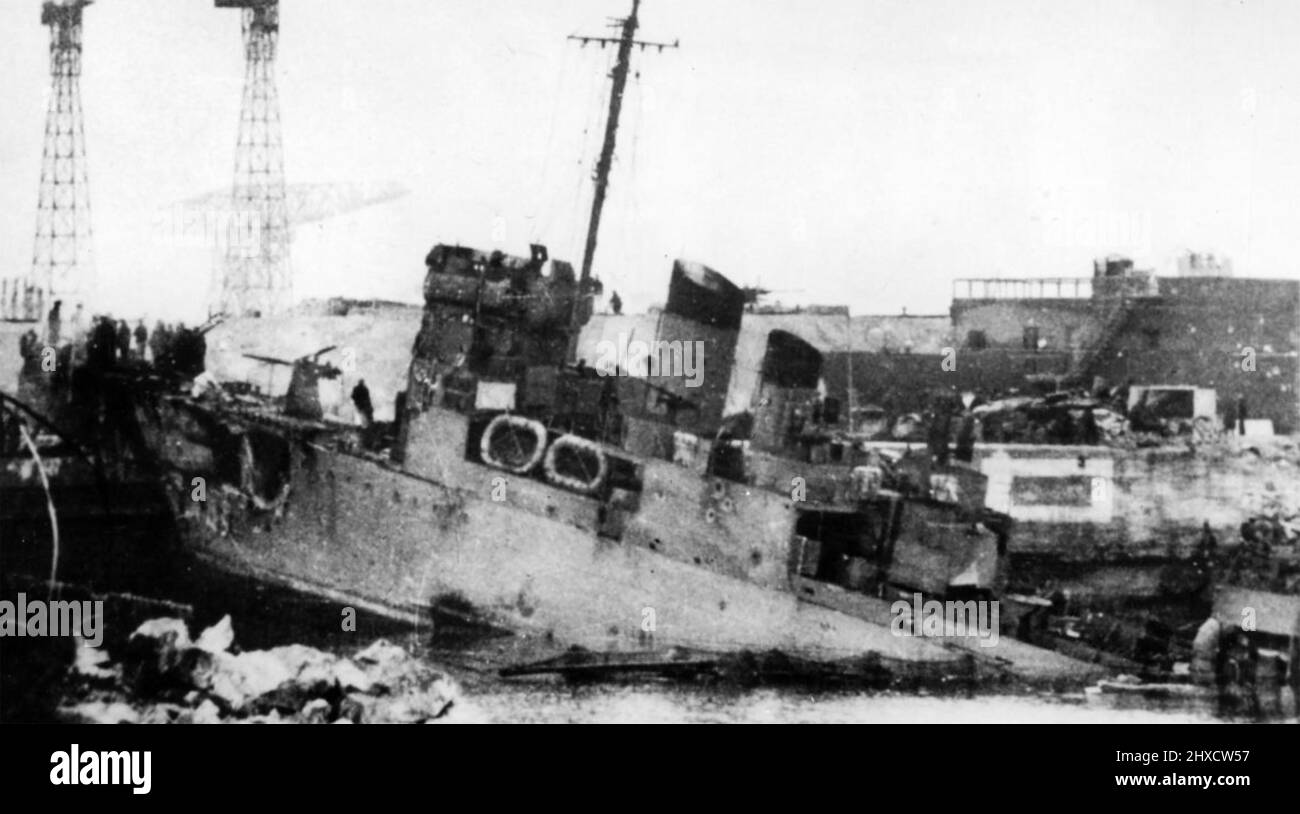 ST.NAZAIRE RAID  28 March 1942. MHS Campbeltown rammed in the dock Stock Photo