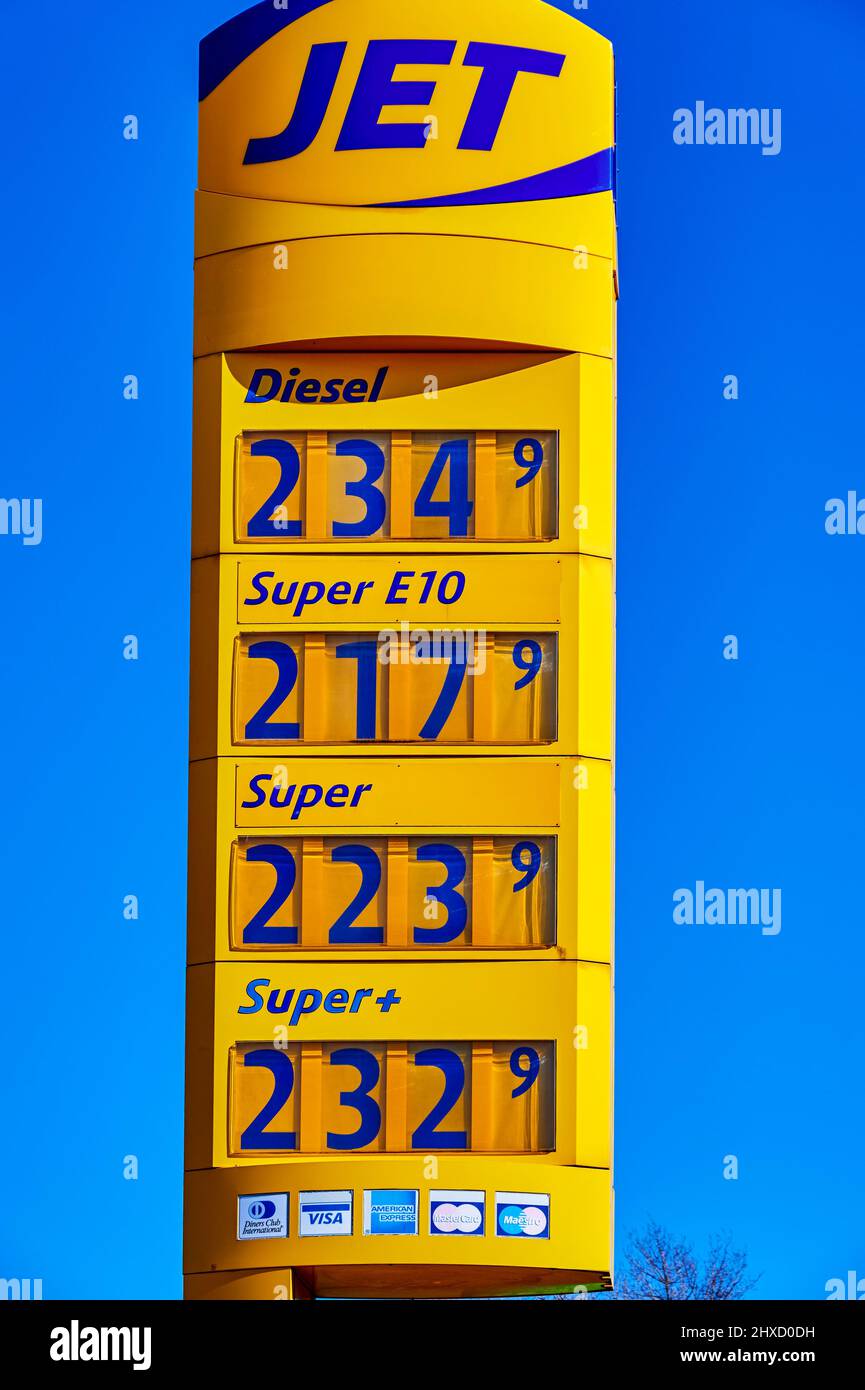 Jet service station sign with fuel prices hires stock photography and images Alamy