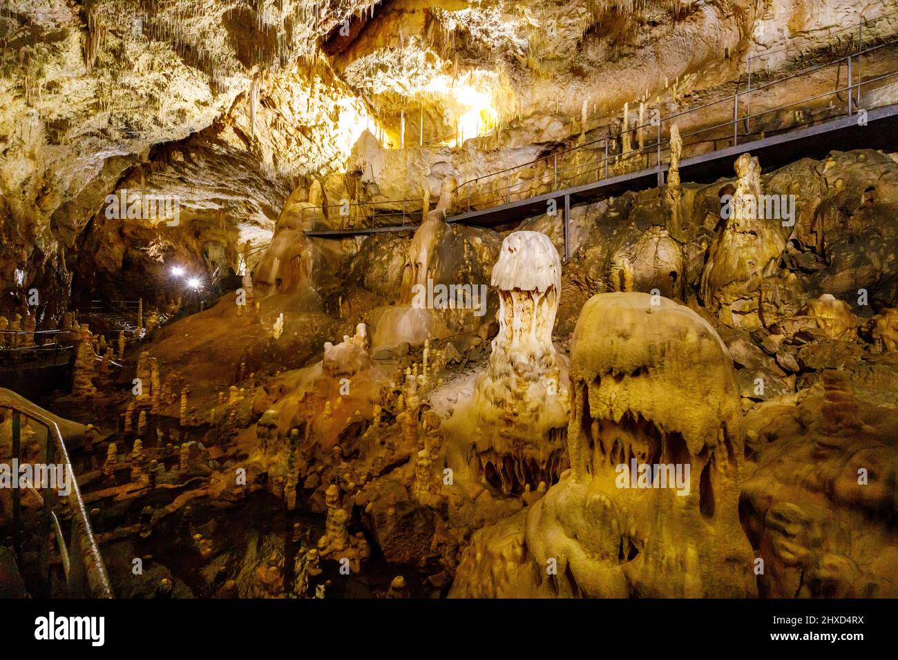 Pestera Pestera ursilor hi-res stock photography and images - Alamy