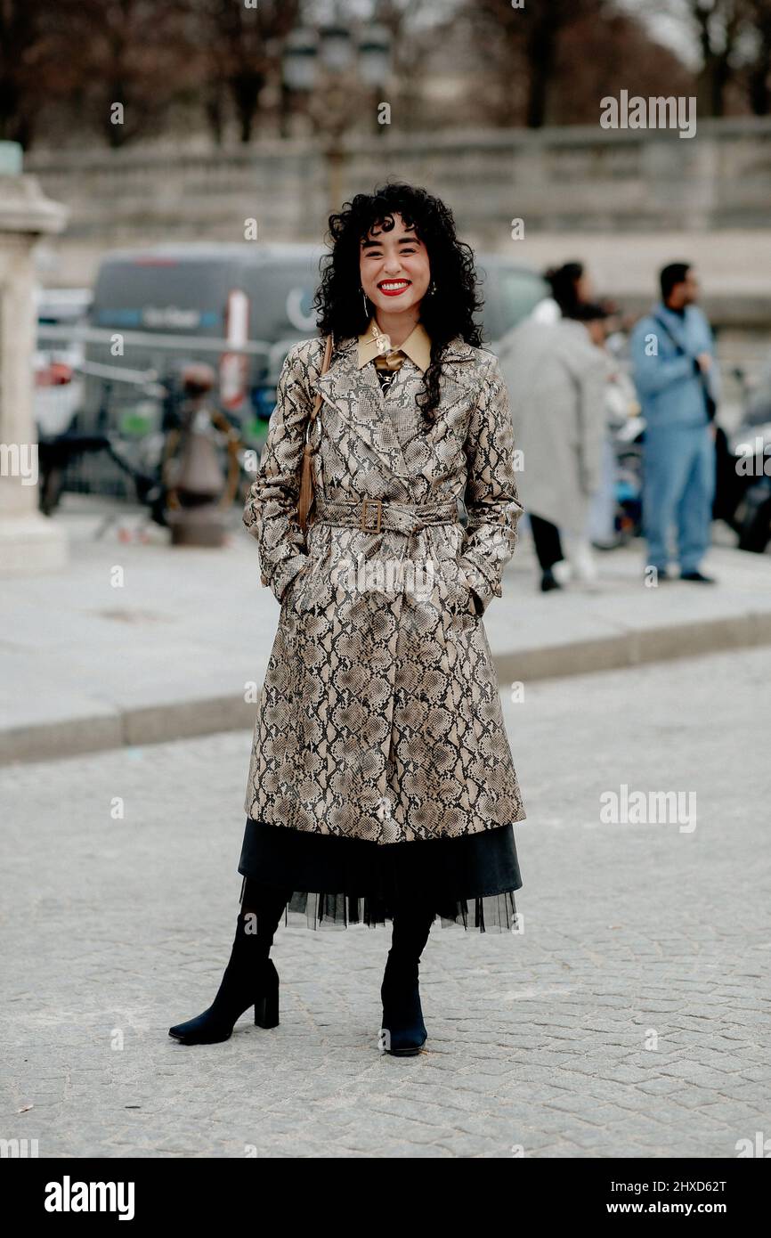 Street style, arriving at Louis Vuitton Fall-Winter 2022-2023 show, held at  Musee d Orsay, Paris, France, on March 7th, 2022. Photo by Marie-Paola  Bertrand-Hillion/ABACAPRESS.COM Stock Photo - Alamy