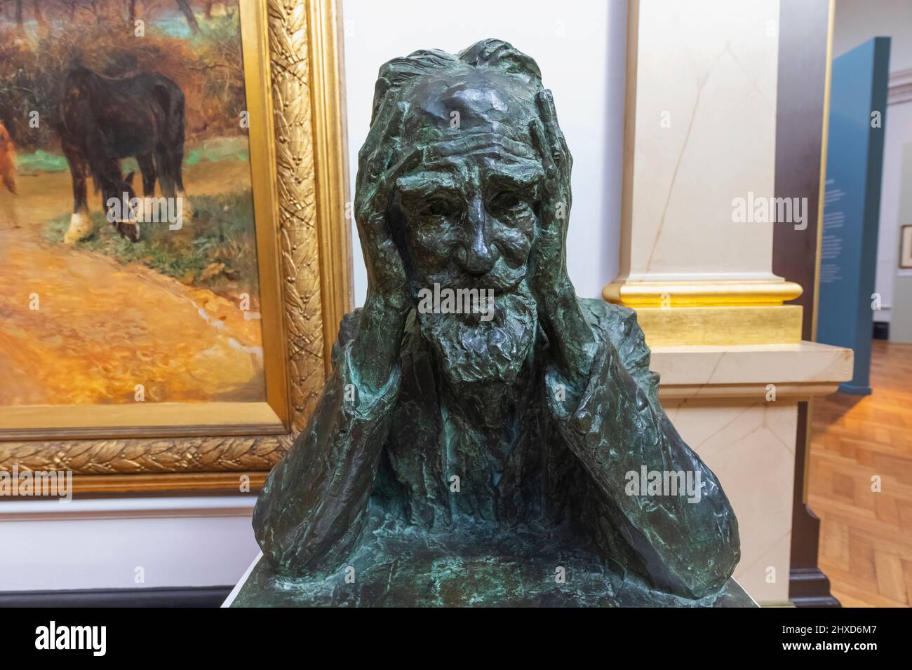 England, Dorset, Bournemouth, Russell-Cotes Museum, Bronze Sculpture of George Bernard Shaw by Kathleen Scott dated 1928 Stock Photo