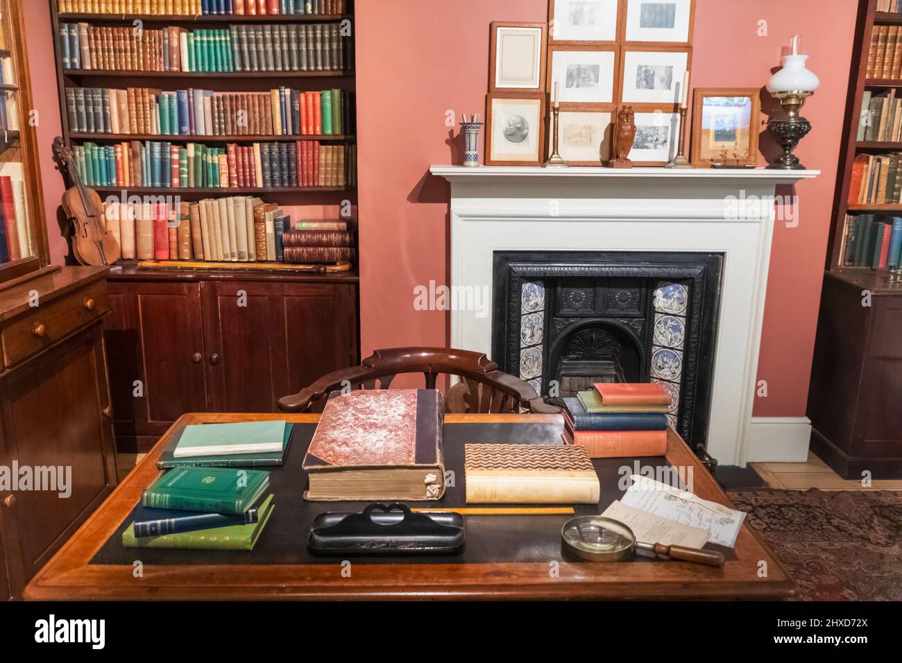 England, Dorset, Dorchester, Dorset Museum, Exhibit of Thomas Hardy's Writing Desk Stock Photo