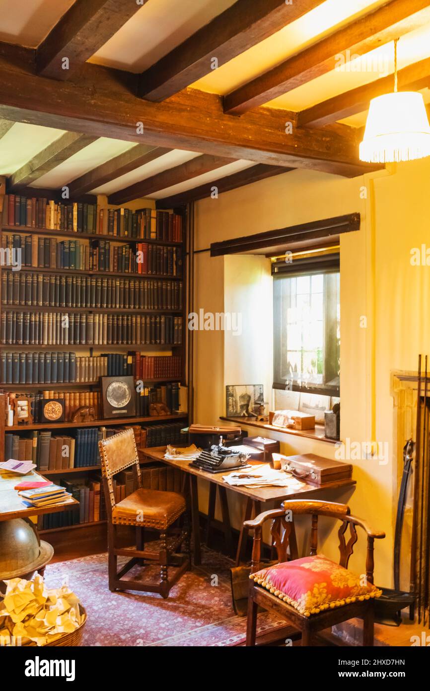 England, East Sussex, Burwash, Bateman's The 17th-century House and Once the Home of the Famous English Writer Rudyard Kipling, The Study and Writing Desk Stock Photo