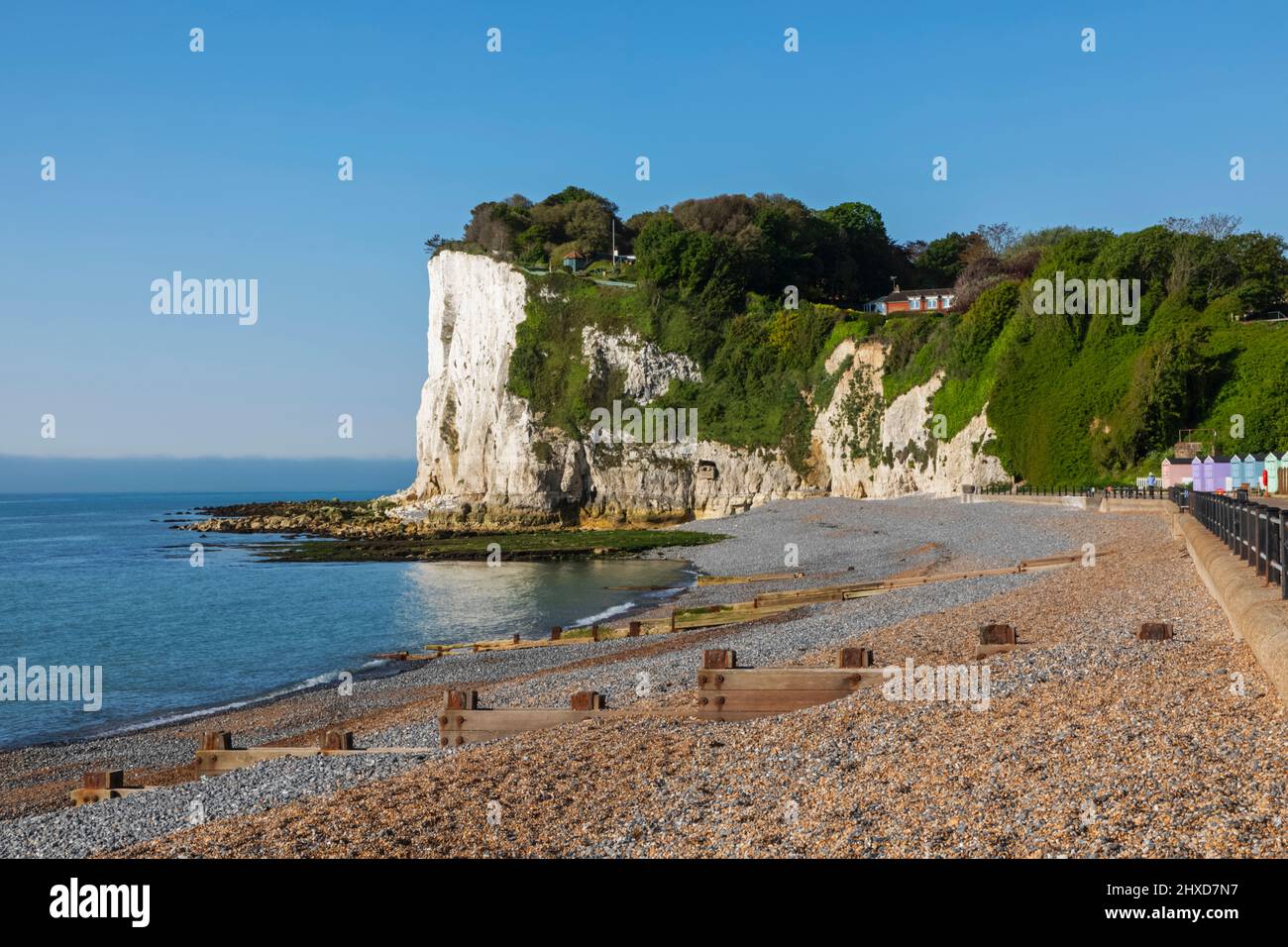 England, Kent, St.Margarets Bay, Beach and Beach Huts Stock Photo Alamy
