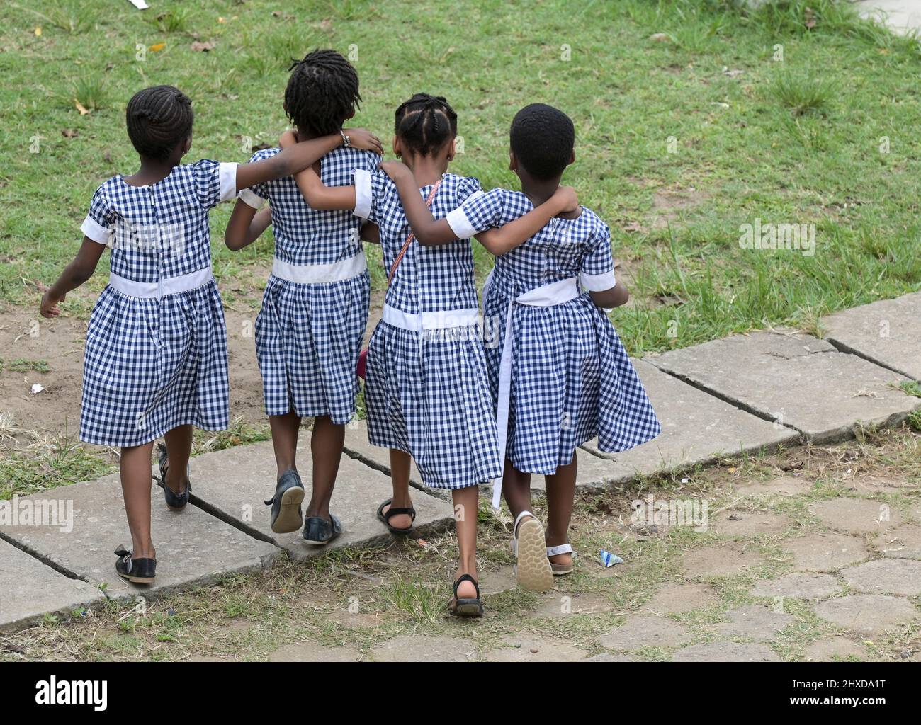 IVORY COAST, Abidjan, catholic school, school friends / ELFENBEINKUESTE, Abidjan, Stadtteil Koumassi-Remblais, Foyer Marie Dominique von den Soeurs Salesiennes de Don Bosco / Filles Marie Auxiliatrice (FMA), Schulfreunde Stock Photo