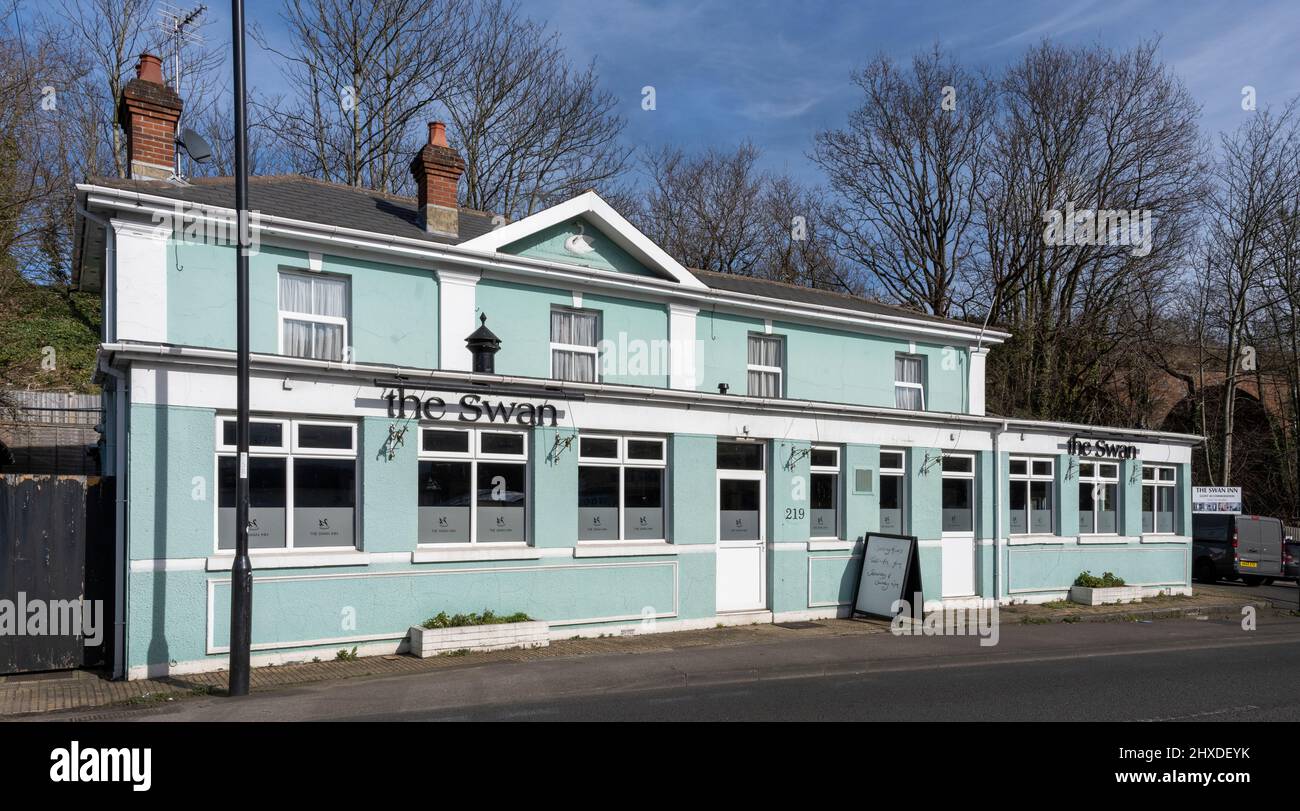 The Swan Inn freehold public house Portsmouth Road, Woolston