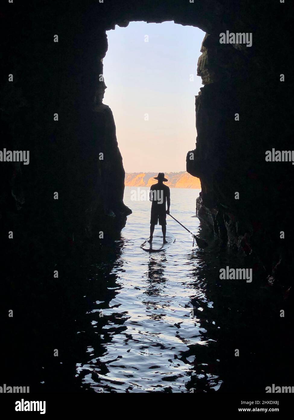 San Diego, California, USA. 12th Aug, 2021. A paddleboarder glides out of a cave in the Matlahuayl State Marine Reserve in the La Jolla Cove in San Diego. (Credit Image: © K.C. Alfred/ZUMA Press Wire) Stock Photo
