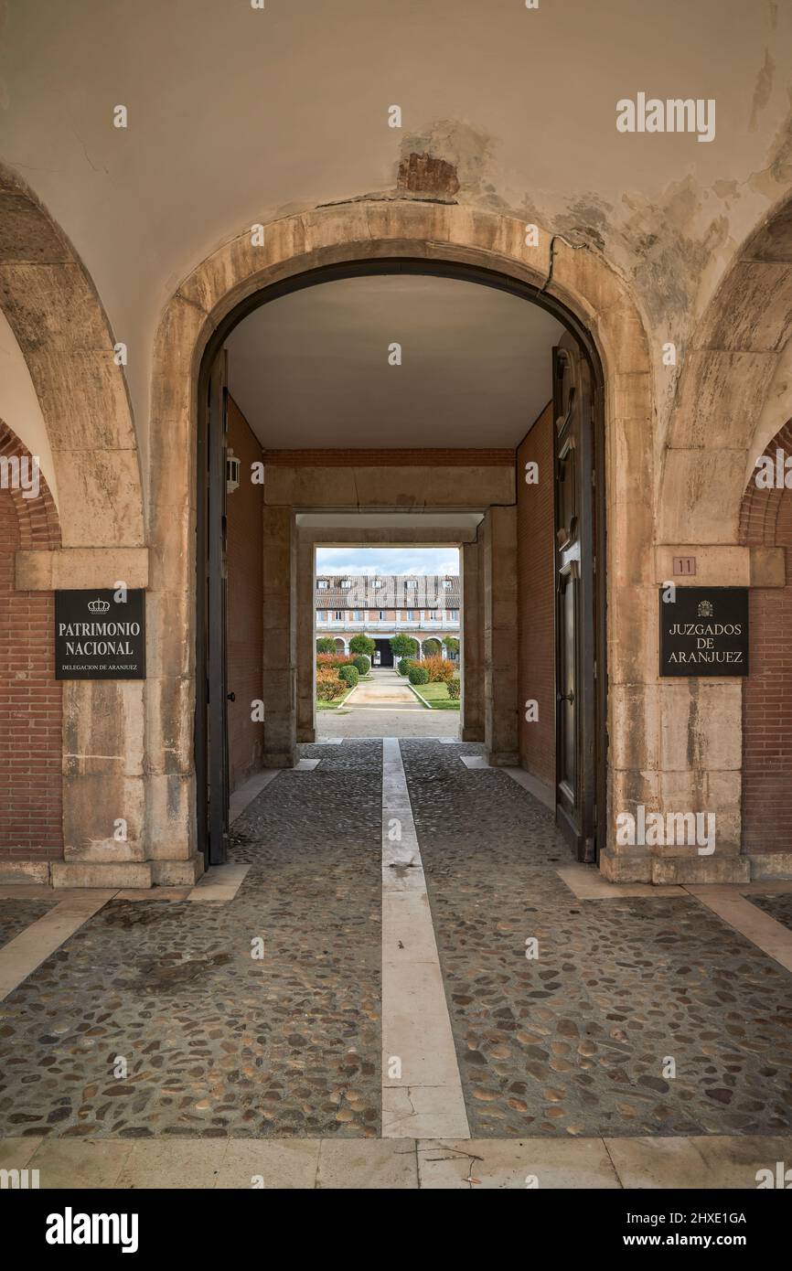 arch of the entrance gate to the courtyard of the Casa de Oficios y Caballeros, delegation of the National Heritage and courts of Aranjuez, Madrid Stock Photo