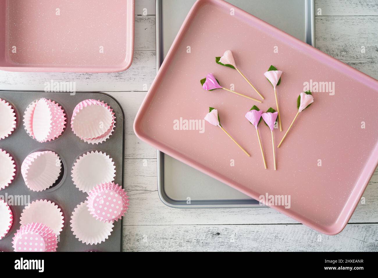 Failed flat muffins disaster, cupcakes in paper pan liners lying on black baking  tray on table, many sweet treats with apples Stock Photo - Alamy