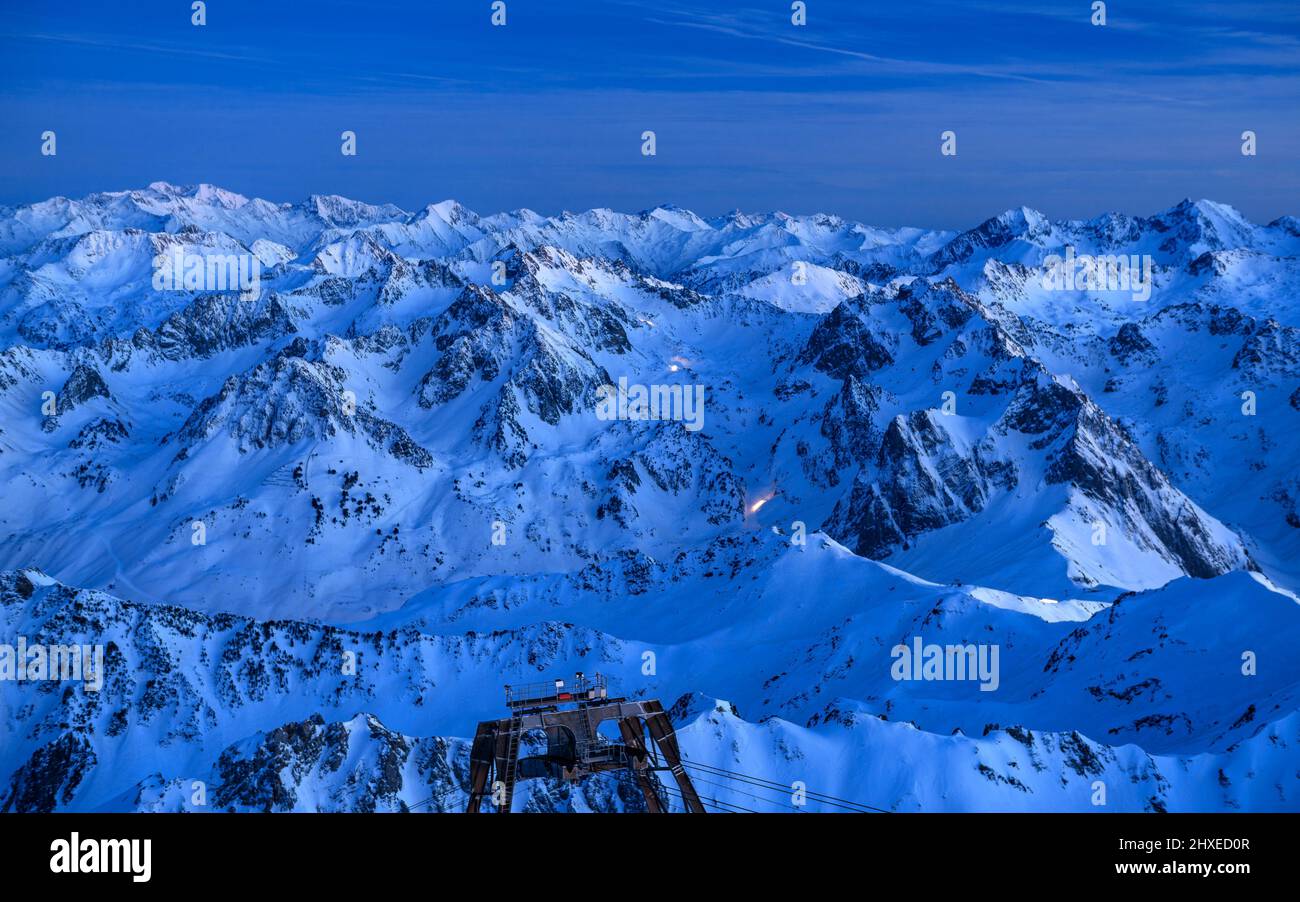 Winter sunset from the Pic du Midi de Bigorre observatory (Pyrenees, France) ESP: Atardecer de invierno desde el observatorio del Pic du Midi Pirineos Stock Photo