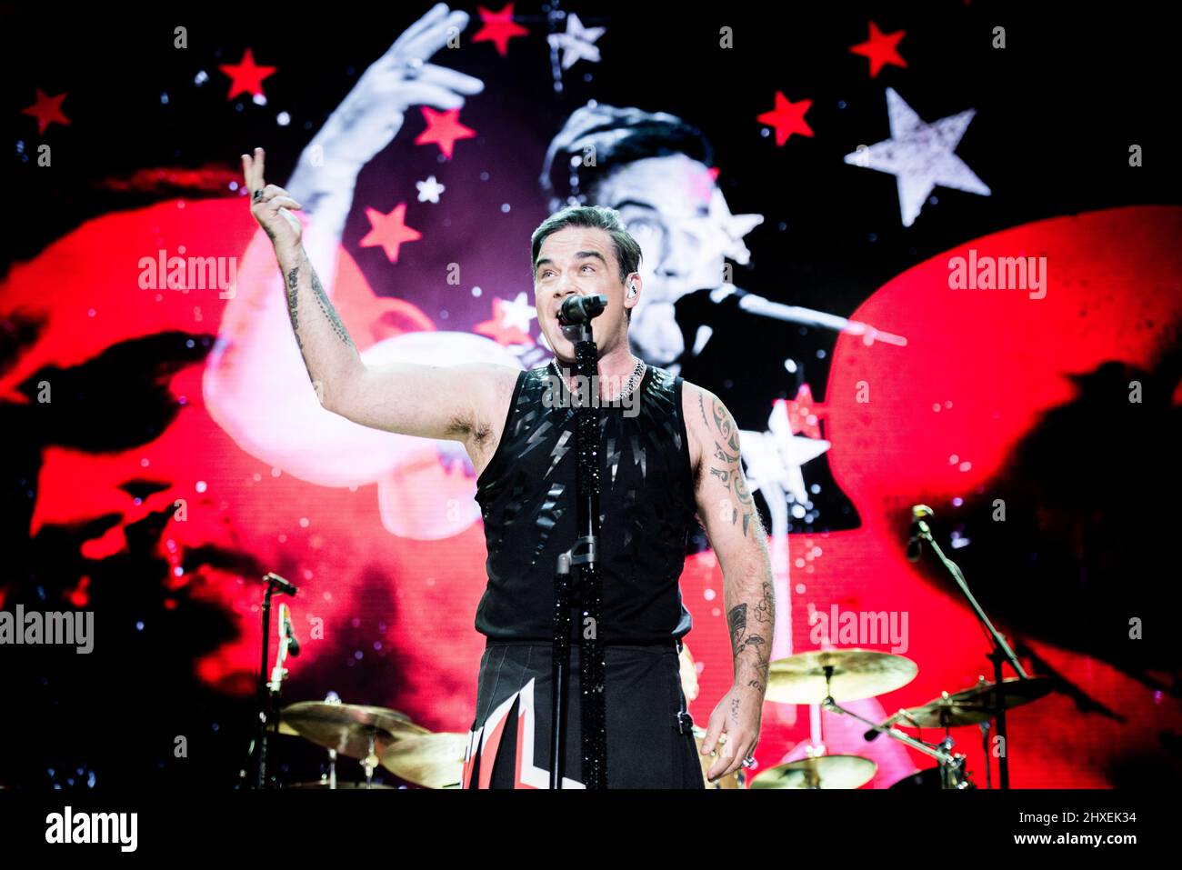 2017 robbie williams on stage hi-res stock photography and images - Alamy