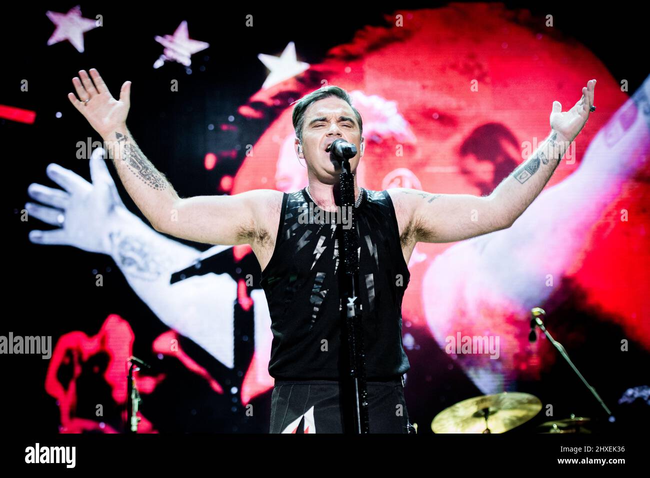 British pop singer robbie williams hi-res stock photography and images ...