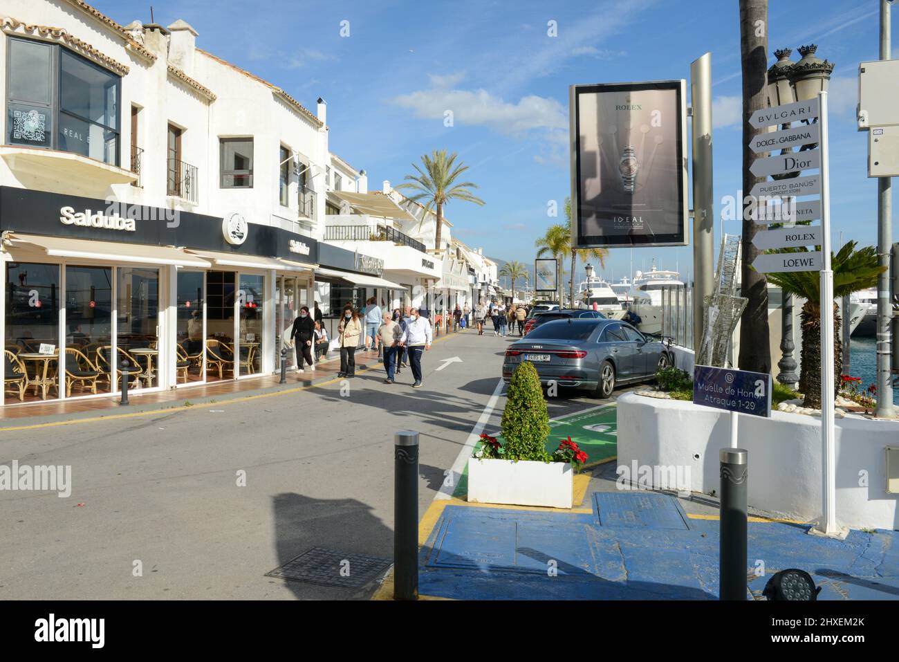 Puerto banus shops hi-res stock photography and images - Alamy