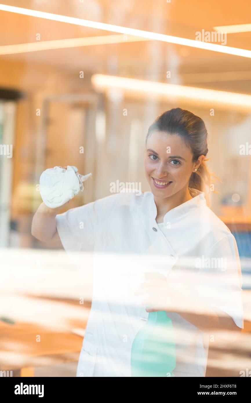 Cleaning hospital wipe hi-res stock photography and images - Alamy