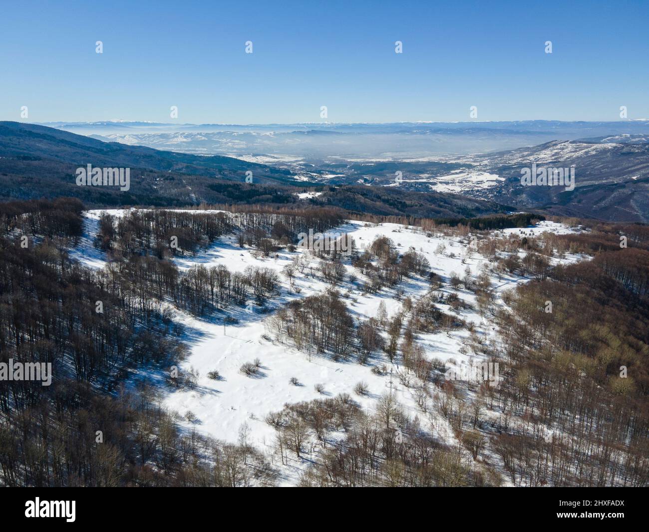 Aerial Winter view of Vitosha Mountain at Kopitoto area, Sofia City ...