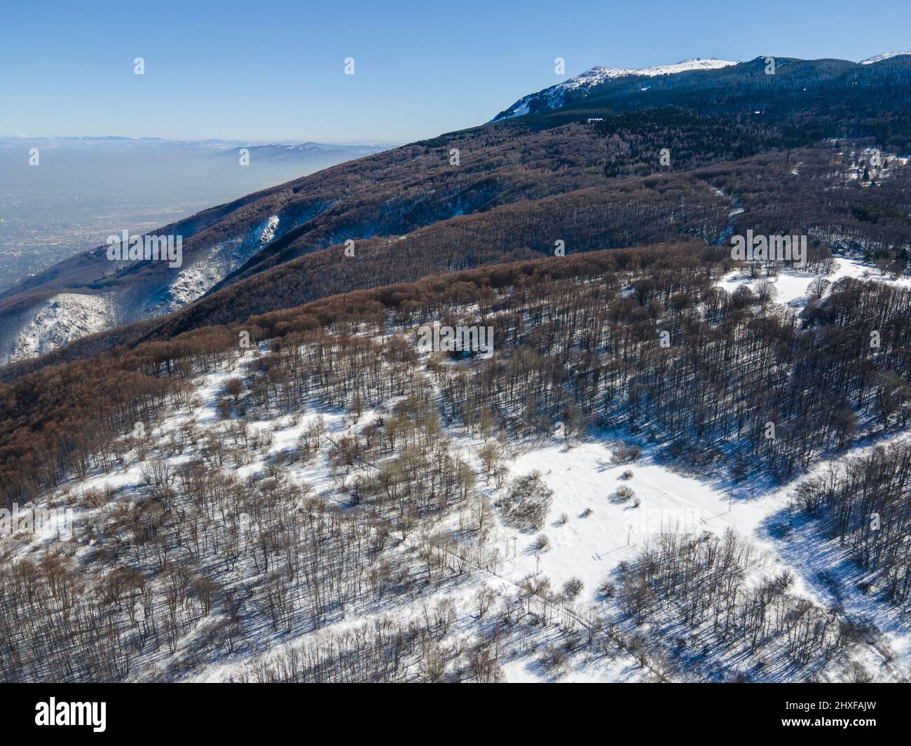 Aerial Winter view of Vitosha Mountain at Kopitoto area, Sofia City ...