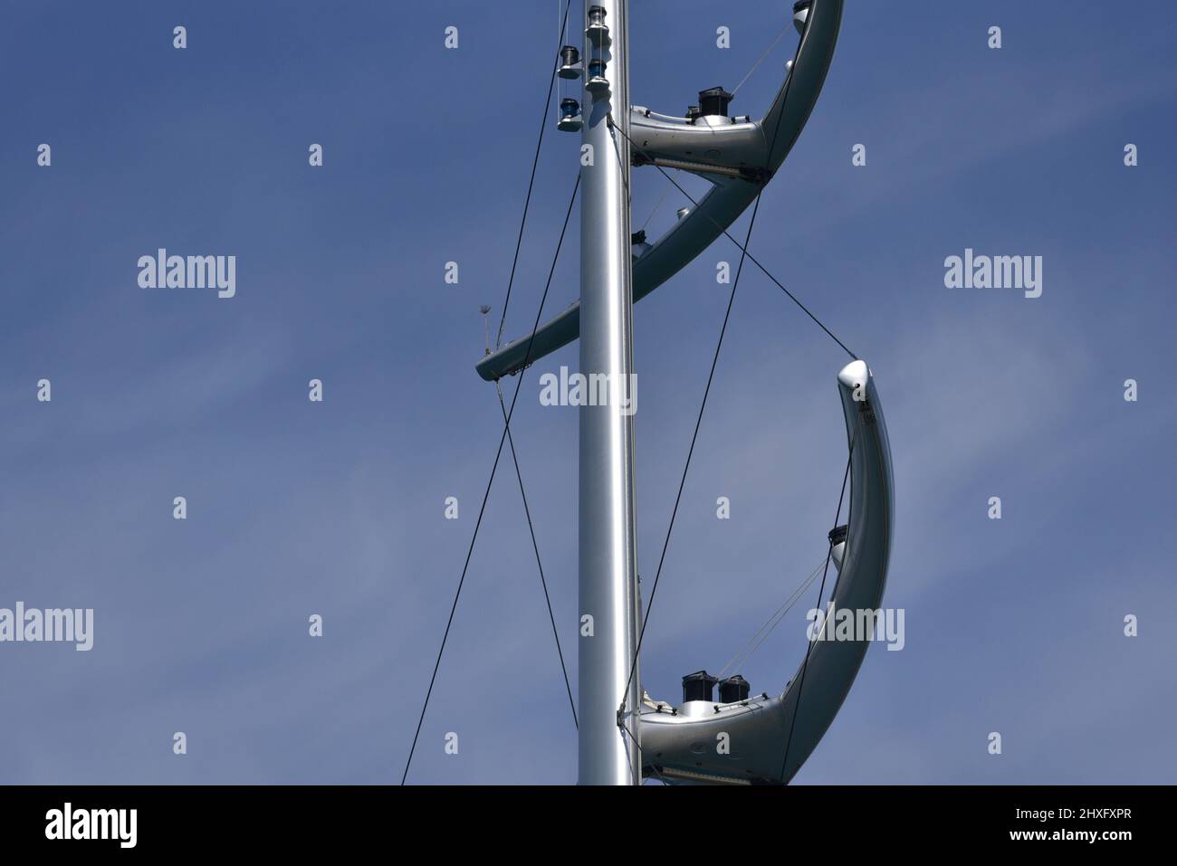 Closeup detailed view of a Maltese Falcon Dyna-Rig sleek and attractive ...