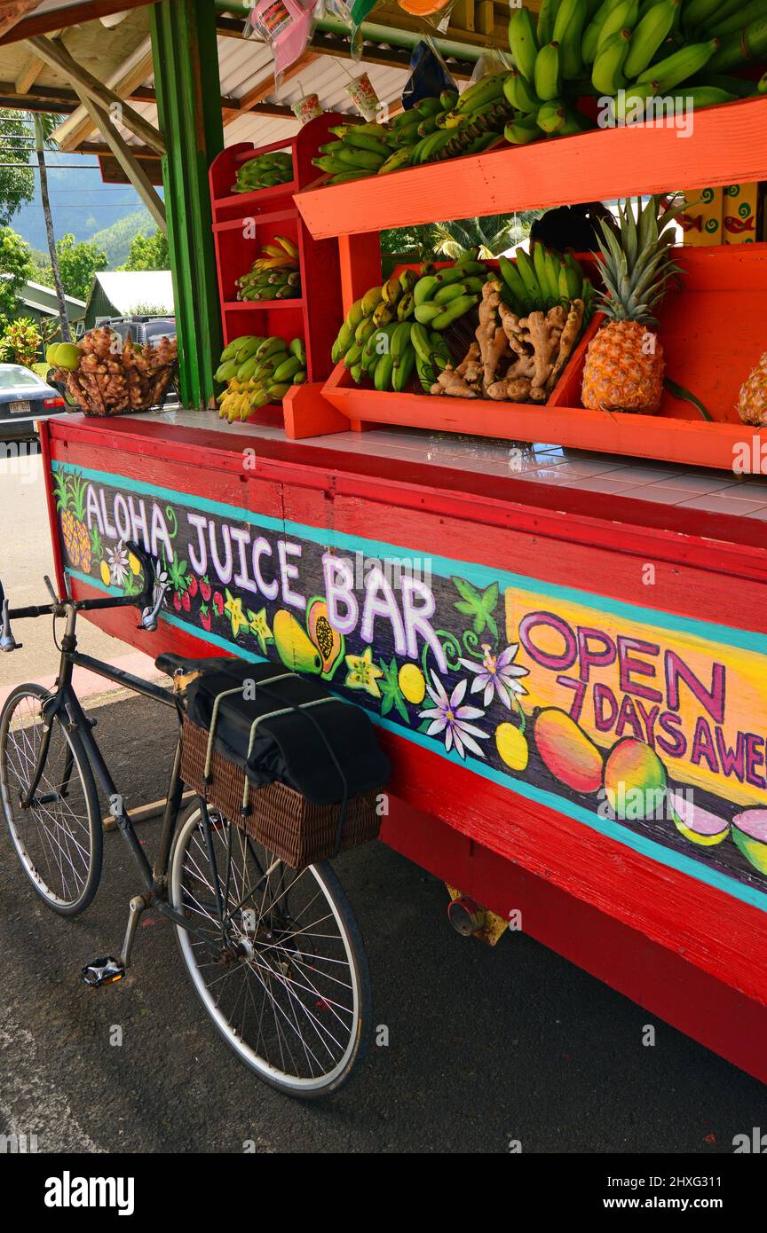 A juice bar uses fresh fruit in Kauai, Hawaii Stock Photo