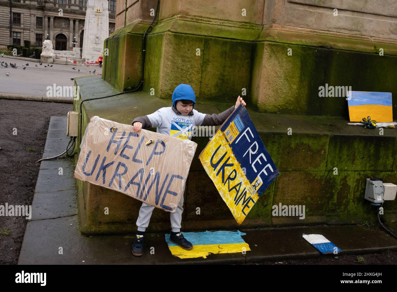 Glasgow, UK, 12 March 2022. Stand With Ukraine rally in George Square, showing support for Ukraine in their current war with President PutinÕs Russia, in Glasgow, Scotland, 12 March 2022. Photo credit: Jeremy Sutton-Hibbert/ Alamy Live News. Stock Photo
