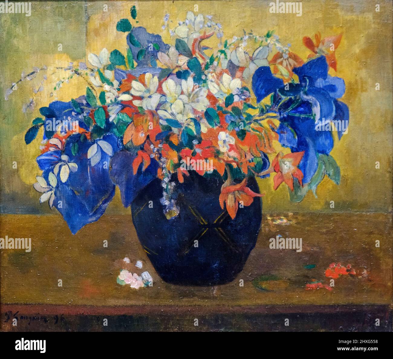 in front of century pistol Exotic flowers in vase hi-res stock photography and images - Page 4 - Alamy