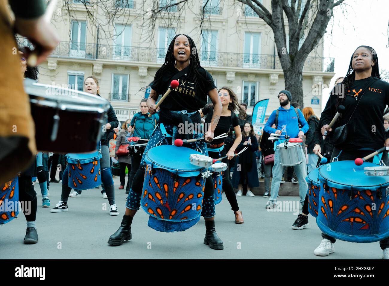 A demonstrator is playing music. March for the climate with the slogan “Look up!, a demonstration to open your eyes”, this in the face of the climate emergency underlined by the recent report of the IPCC (Intergovernmental Panel on Climate Change), on March 12, 2022 in Paris, France. Photo by Christophe Michel / ABACAPRESS.COM Stock Photo