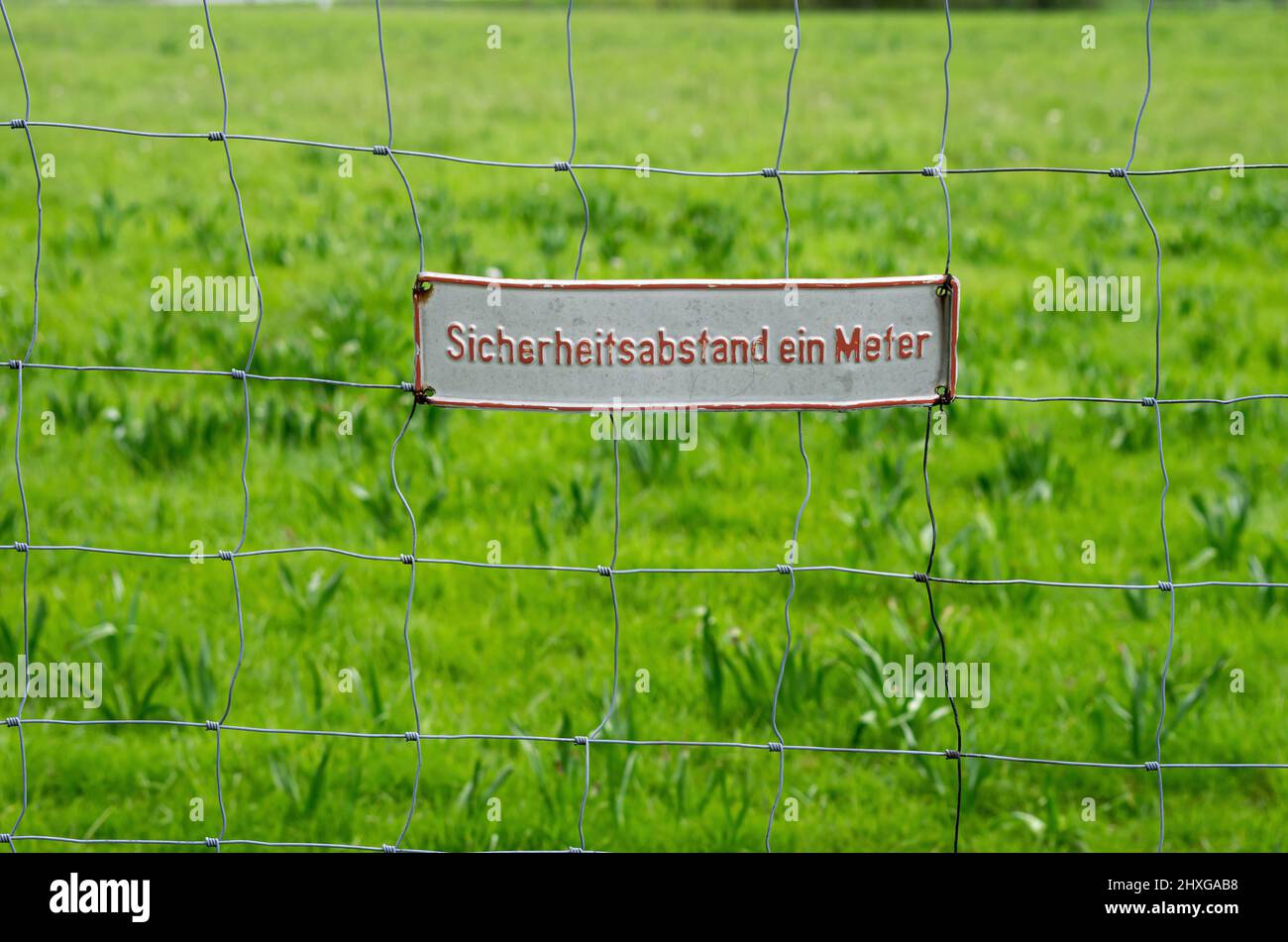 Sign "Sicherheitsabstand ein Meter" (safety distance one metre) on a