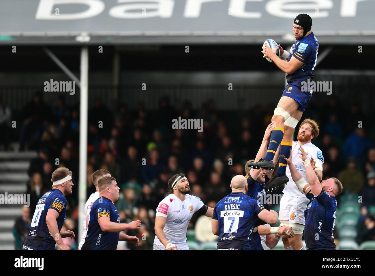 Graham Kitchener of Worcester Warriors catches a line in during the ...
