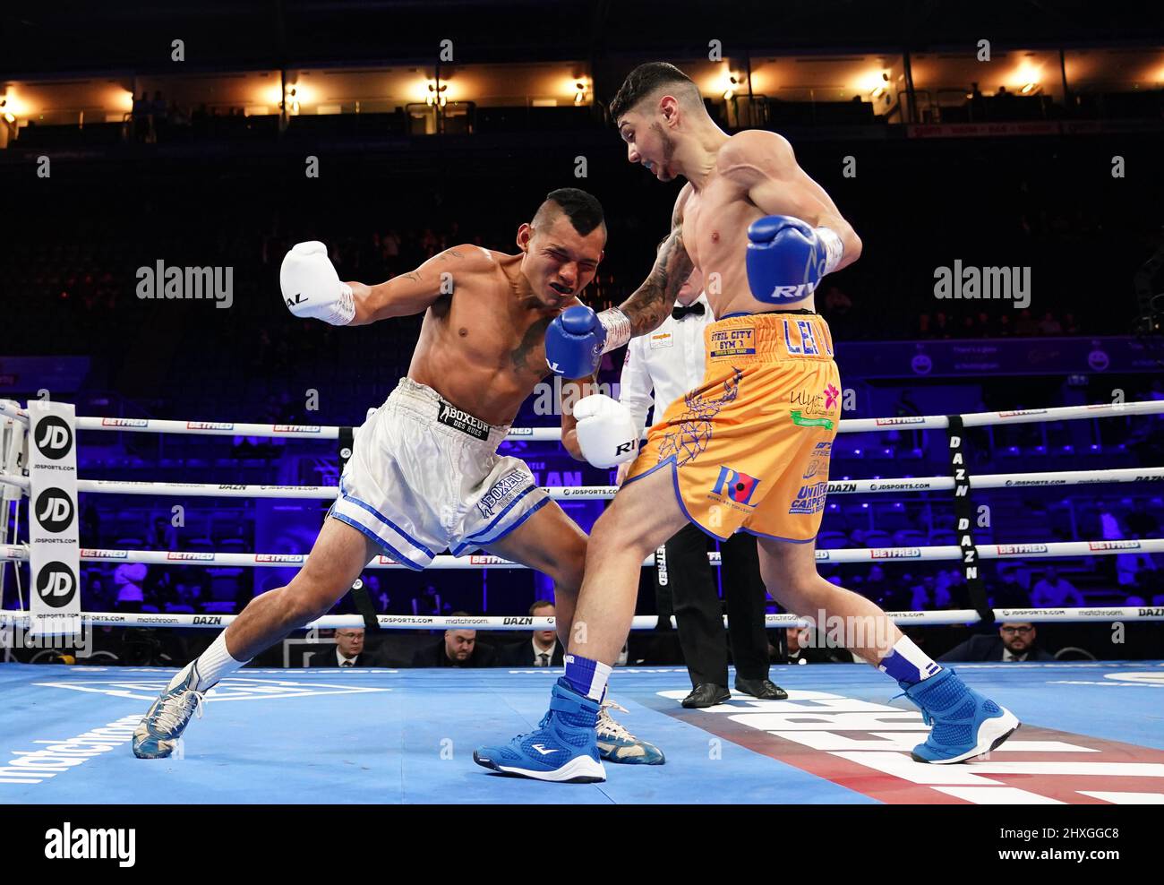 Jose Hernandez (left) and Nico Leivars during their International Bantamweight contest at the Motorpoint Arena, Nottingham. Picture date: Saturday March 12, 2022. Stock Photo