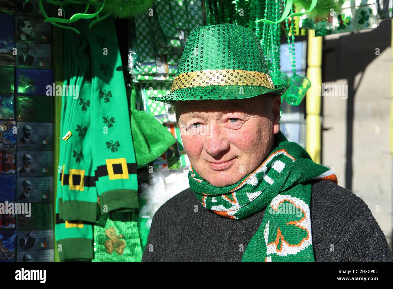 Jimmy the hat seller on O'connell street in Dublin, Making ready for the 2022 St Patricks day parade, after a two year absence. Stock Photo