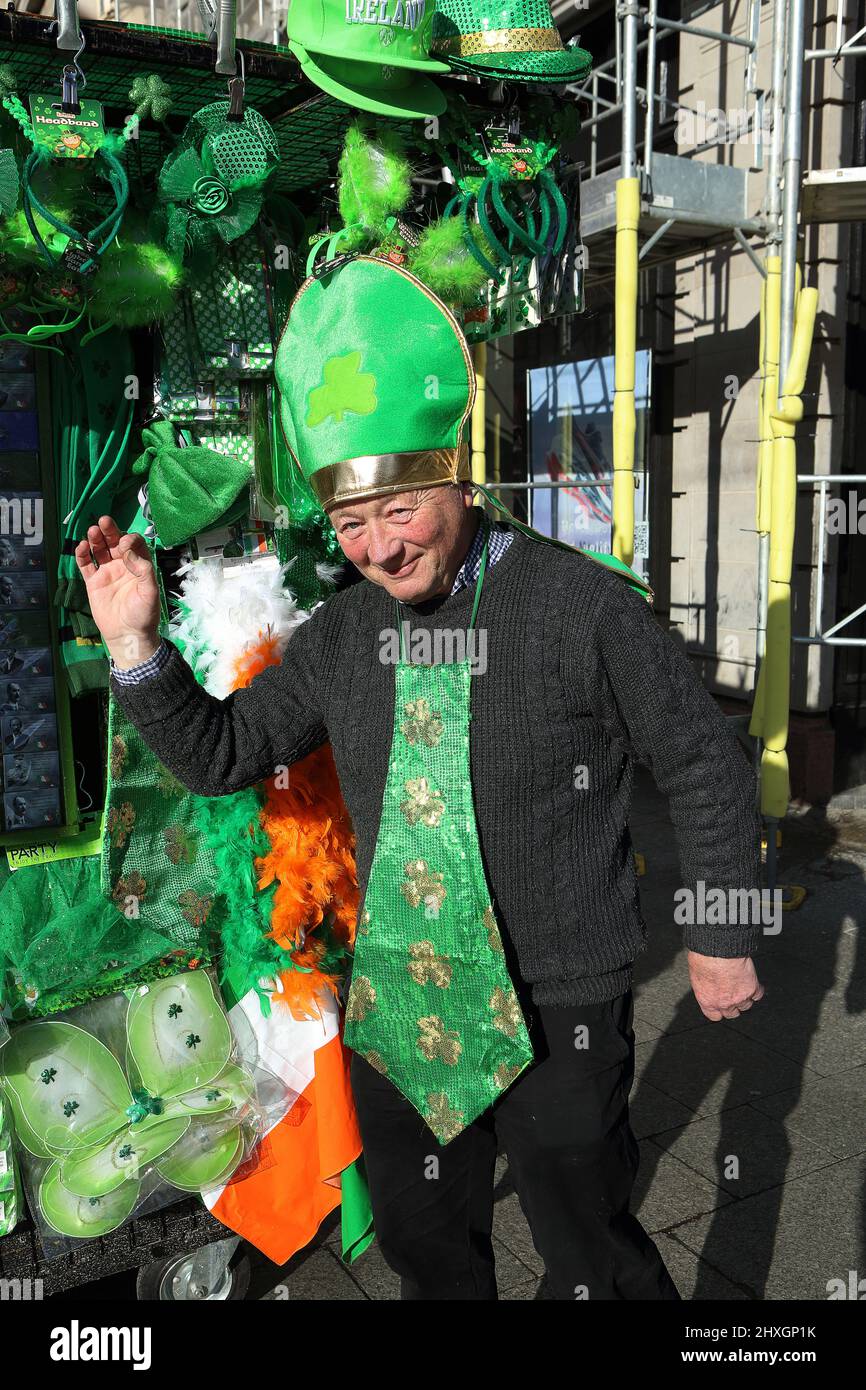 Jimmy the hat seller on O'connell street in Dublin, Making ready for the 2022 St Patricks day parade, after a two year absence. Stock Photo