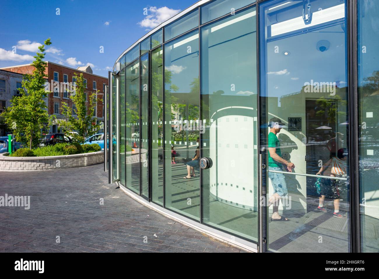 Guelph City Hall splash pad Stock Photo Alamy