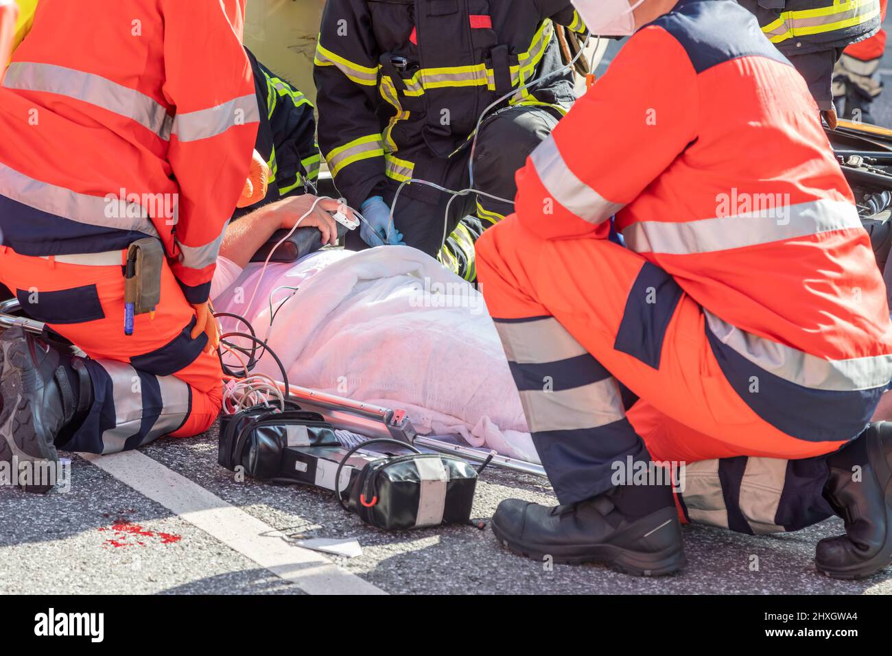 Car crash first responders hi-res stock photography and images - Alamy