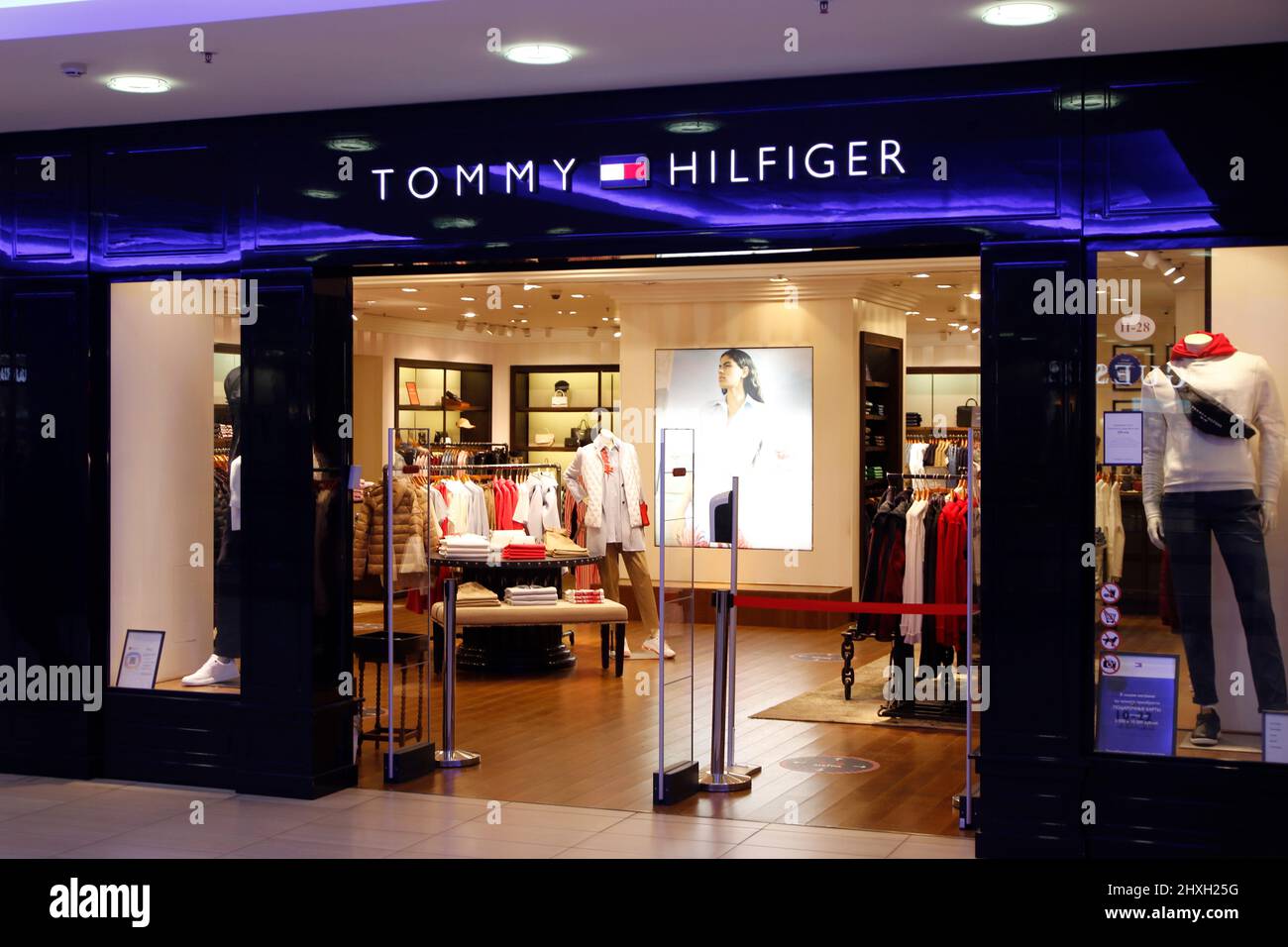 Tommy hilfiger store hi-res stock photography and images - Page 3 - Alamy