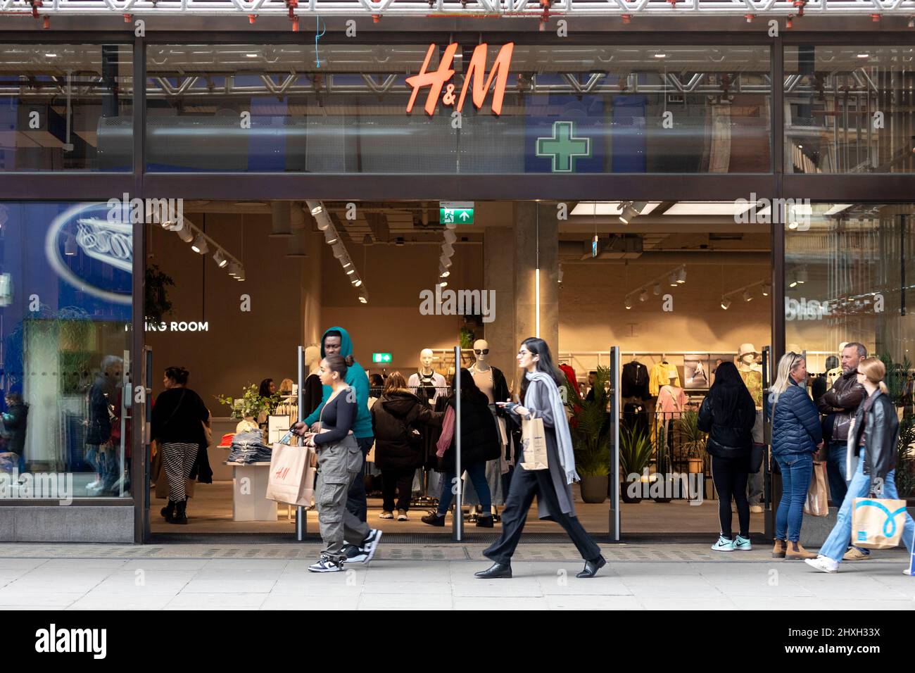 General view of H&M store on Oxford Street, West End London. Copyright  Belinda Jiao jiao.bilin@gmail.com 07598931257  https://www.belindajiao.com/abou Stock Photo - Alamy
