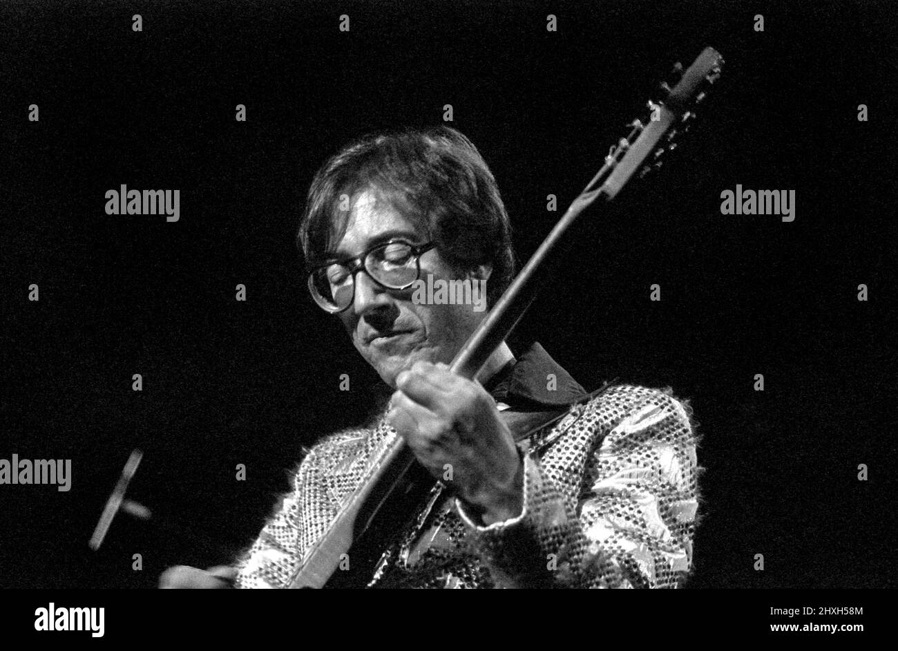 hank marvin of the shadows