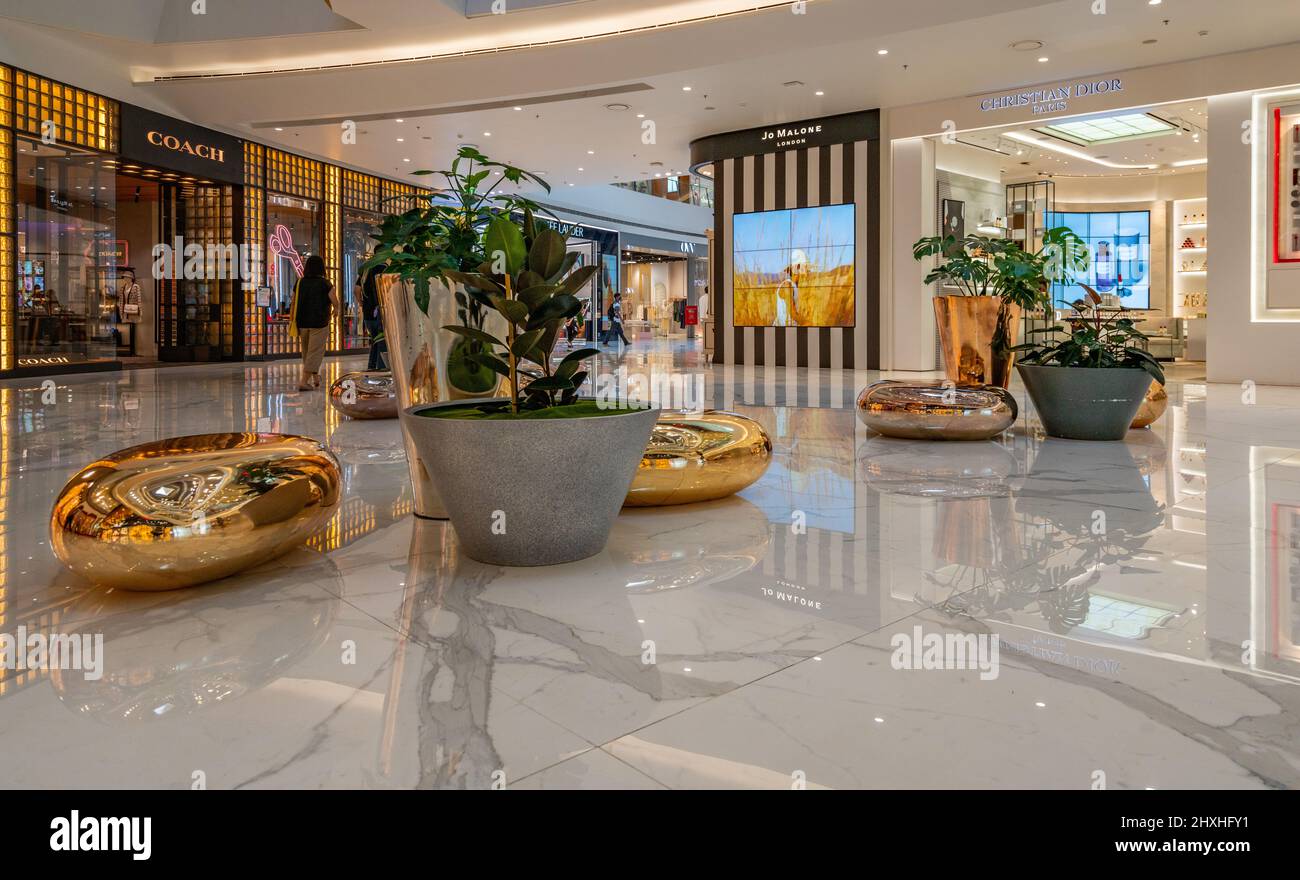 The Oakley Store in the ICON SIAM Shopping Mall. Editorial Stock Photo -  Image of accessories, commercial: 144751573