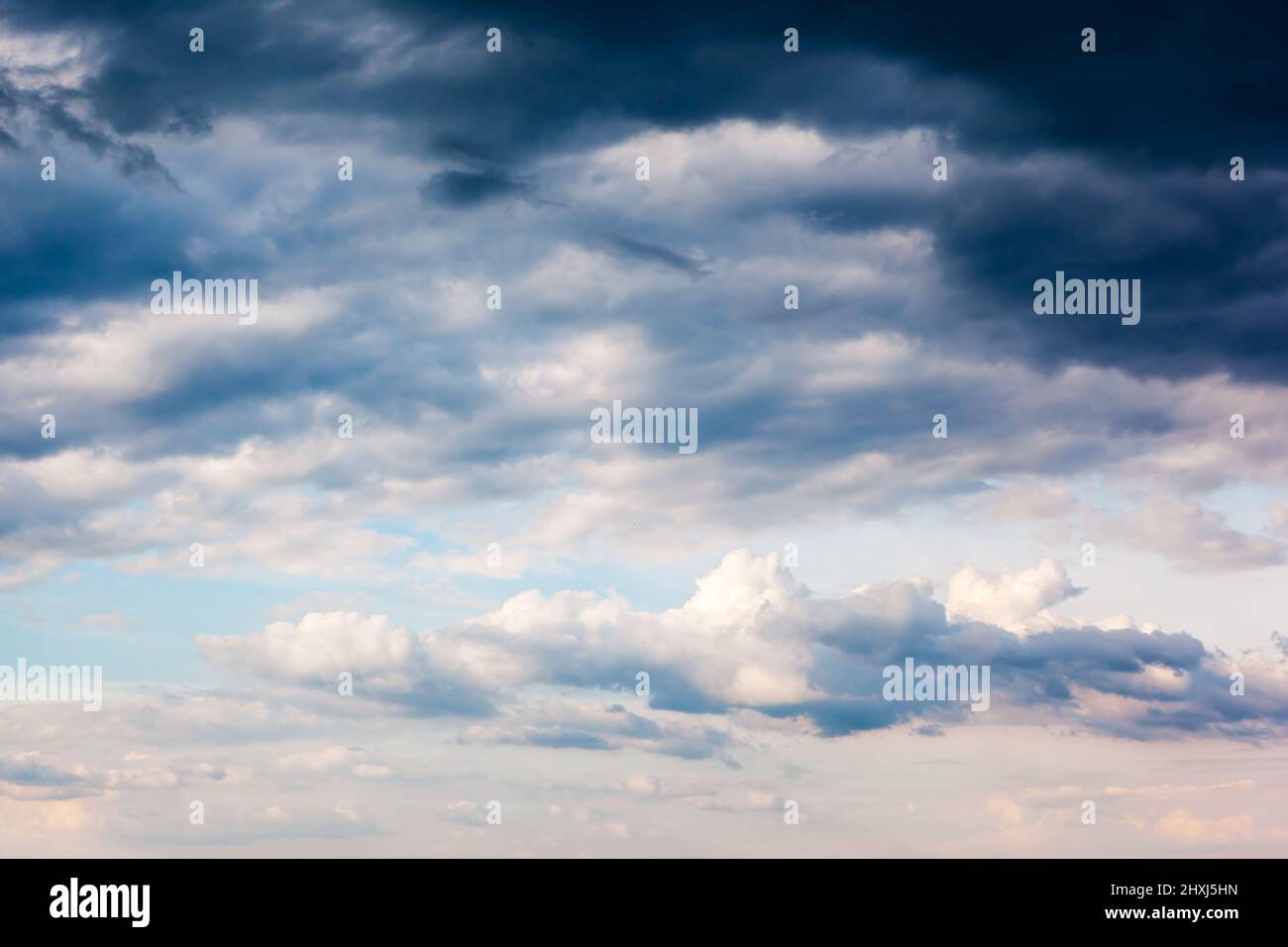Overcast sky before storm. Dark ominous clouds Stock Photo - Alamy