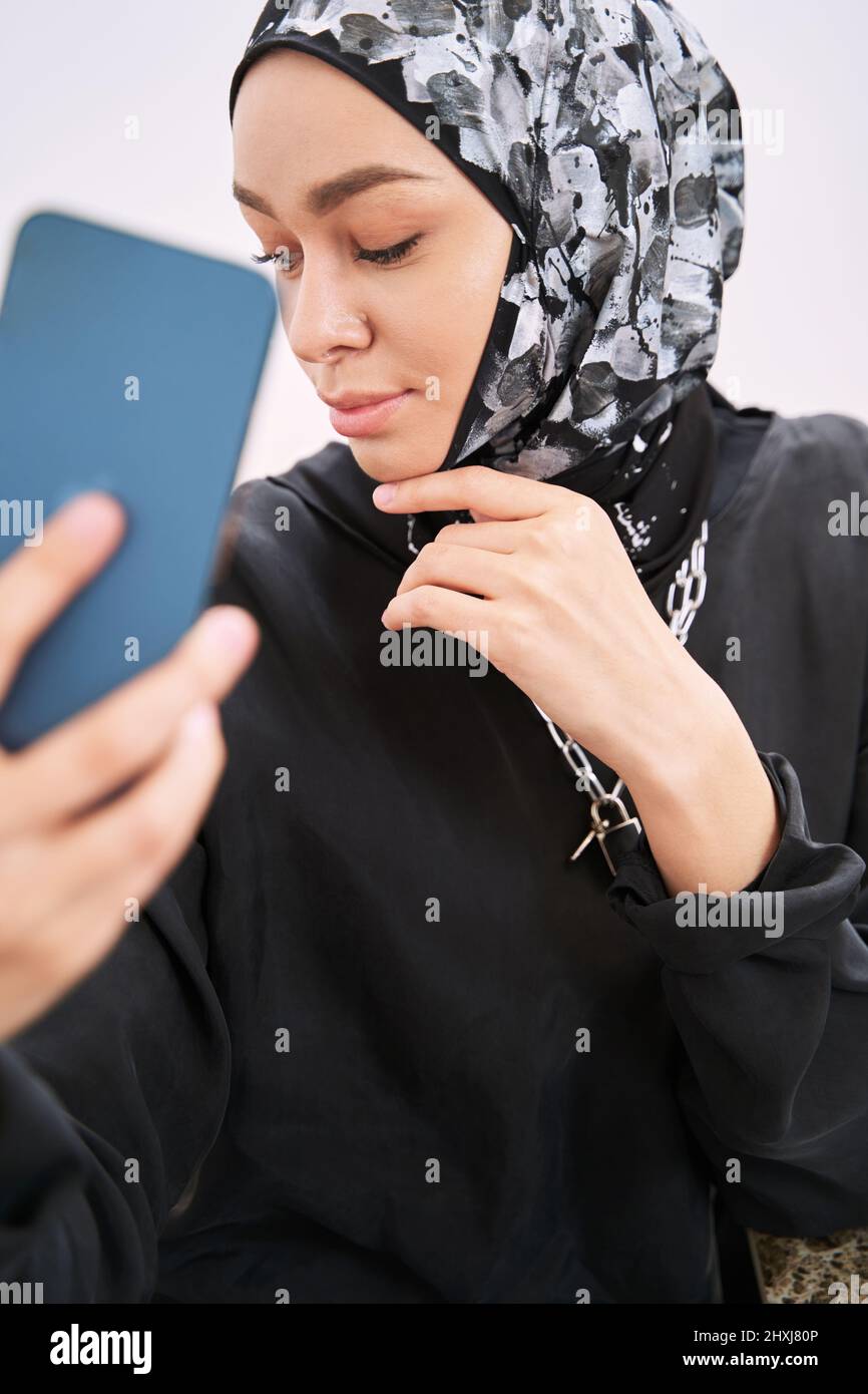 Muslim woman in hijab taking hi-res stock photography and images - Alamy