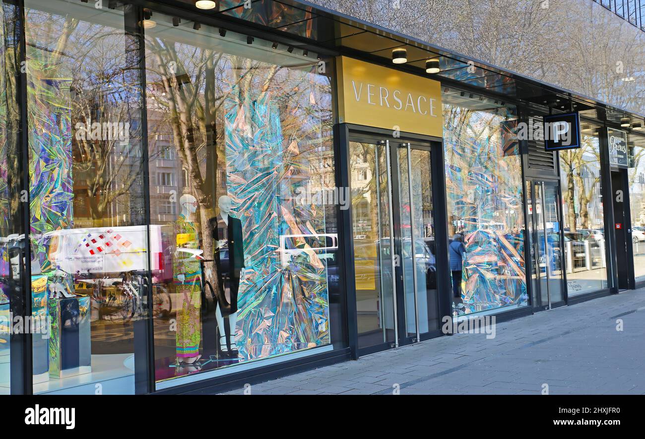 Düsseldorf, Germany - March 9. 2022: View on glass display window of Versace  fashion store front Stock Photo - Alamy