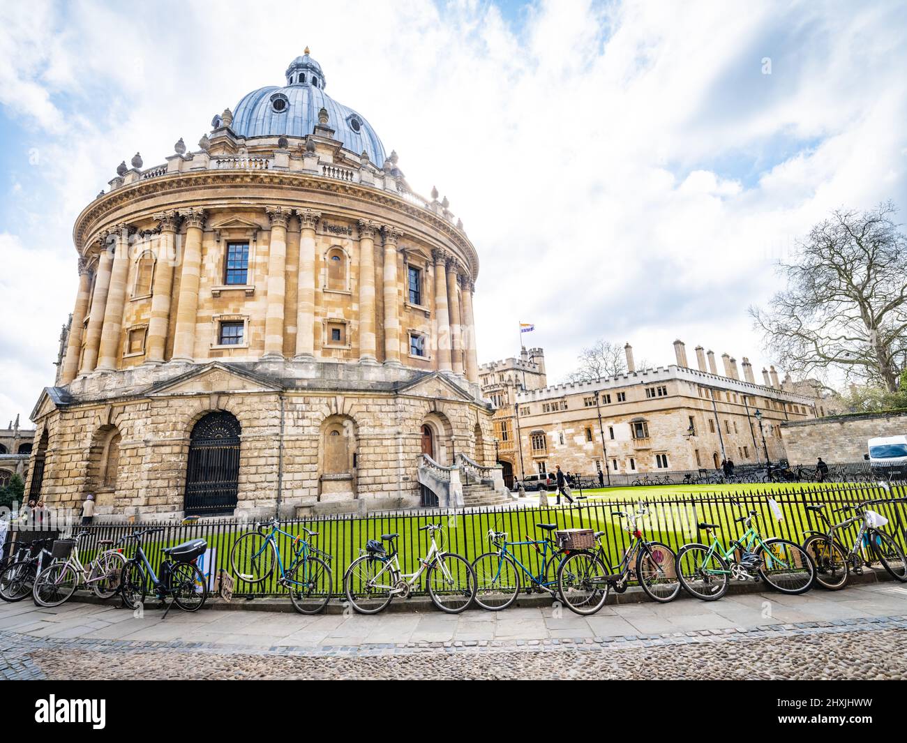 Radcliffe Square in the centre of Oxford, is where the Radcliffe Camera building stands, a historical library in the heart of Oxford. Stock Photo