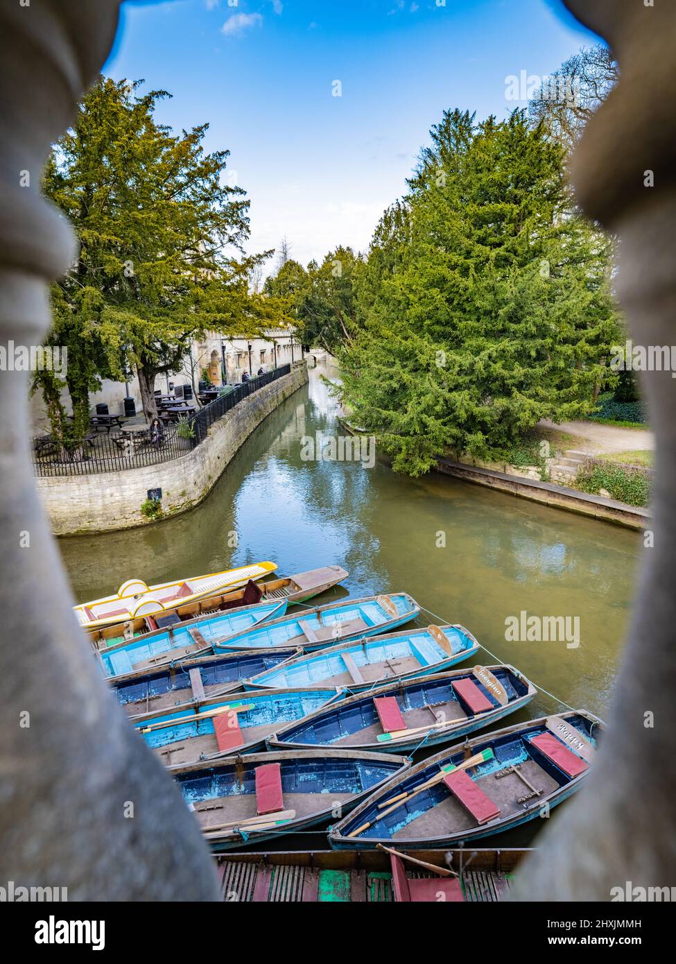 Oxford punting, a business in Oxford that offers the traditional experience of punting down the River Cherwell. The River Cherwell is a tributary of t Stock Photo