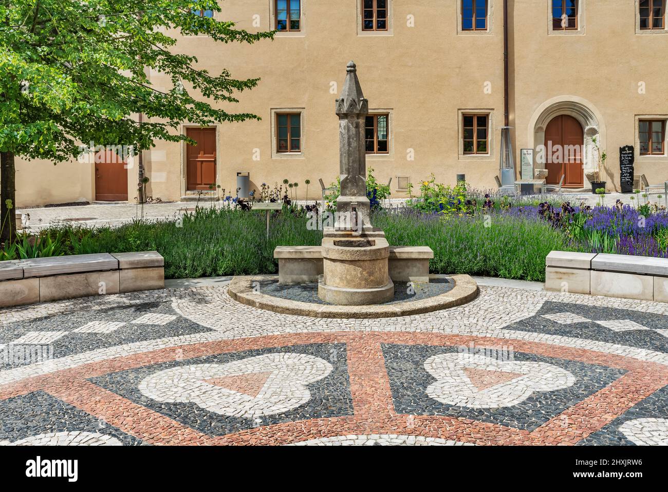 Röhrwasserbrunnen (Tubular water fountain) in the courtyard of the Luther House in Lutherstadt Wittenberg, Saxony-Anhalt, Germany, Europe Stock Photo